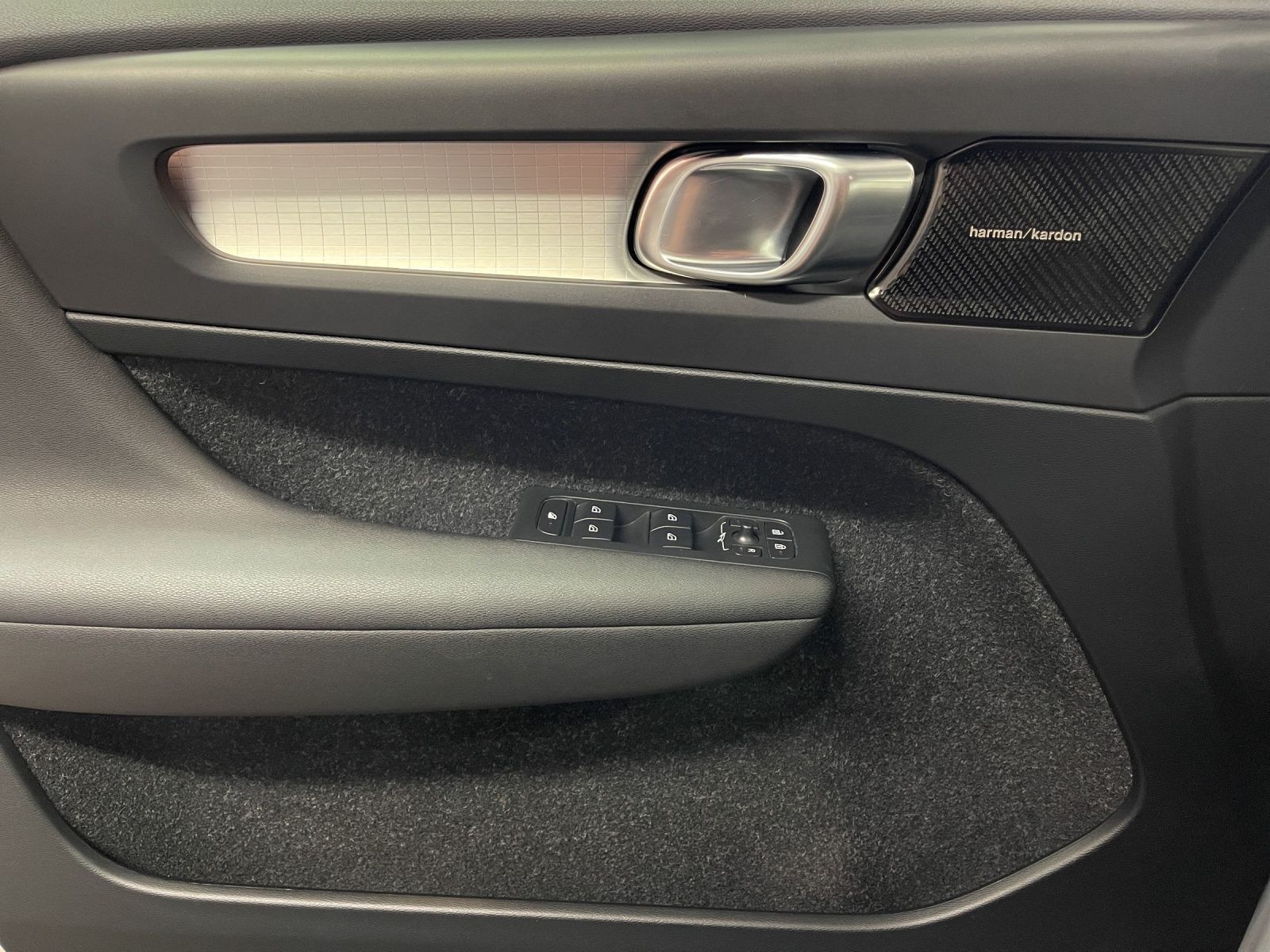 Volvo - XC40_10