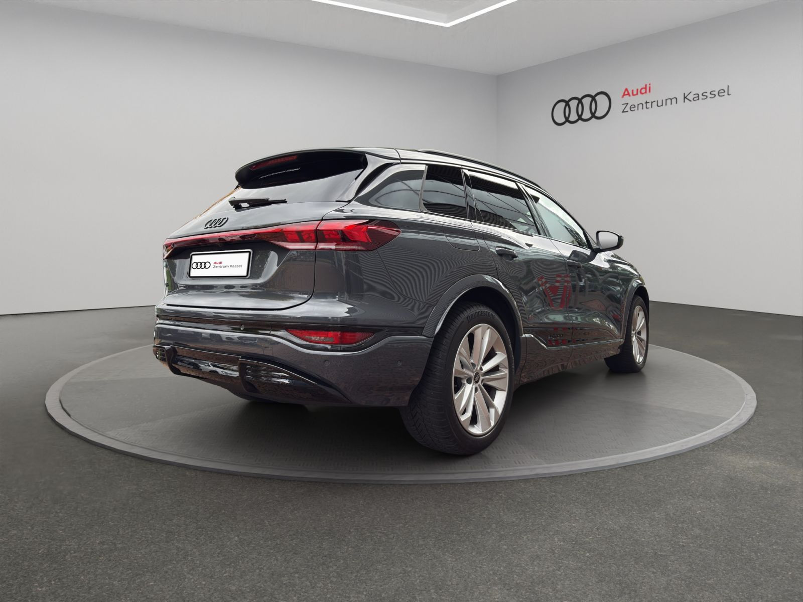 Audi - Q6 SUV e-tron_7