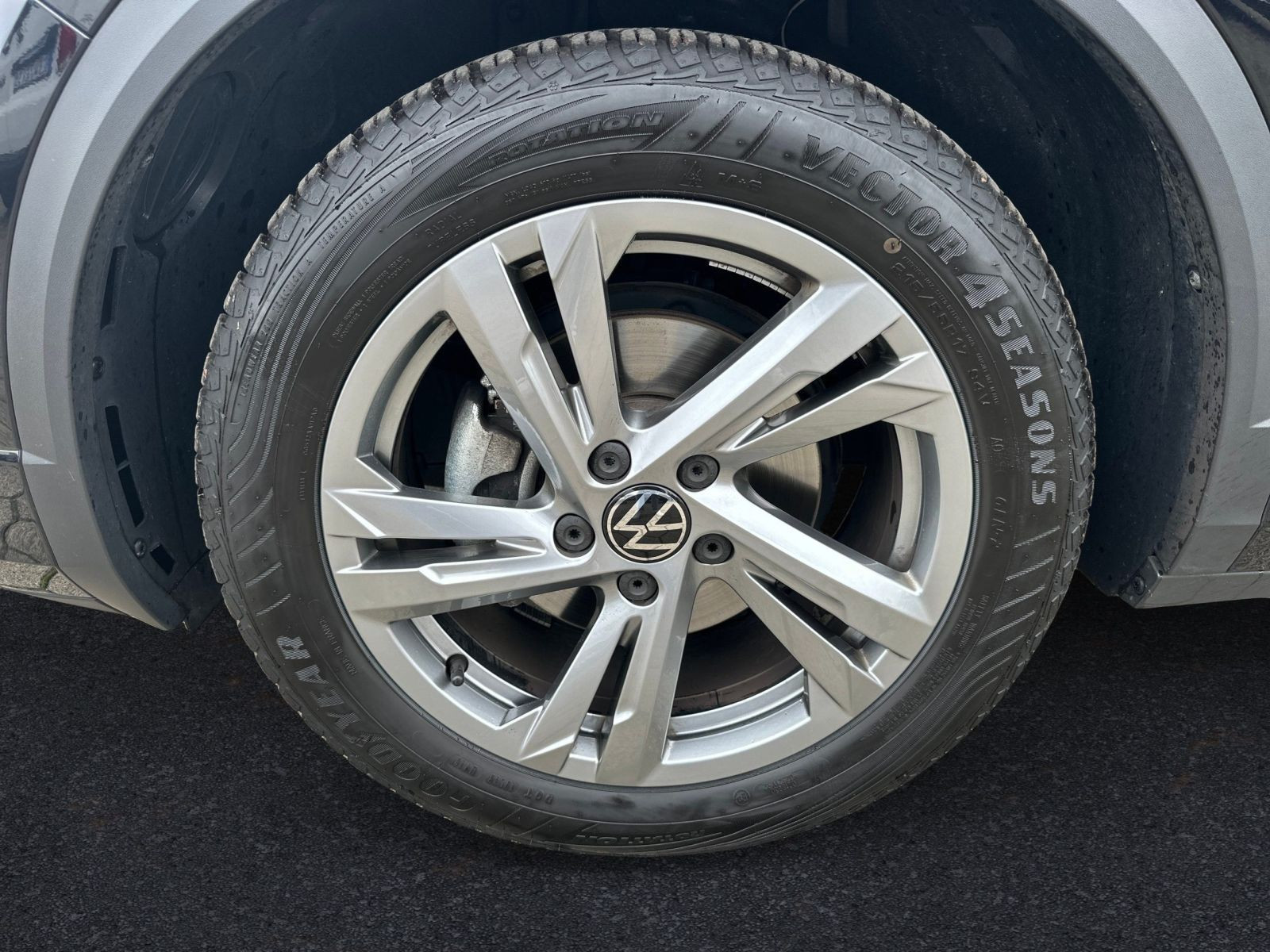 Volkswagen - T-Roc_9