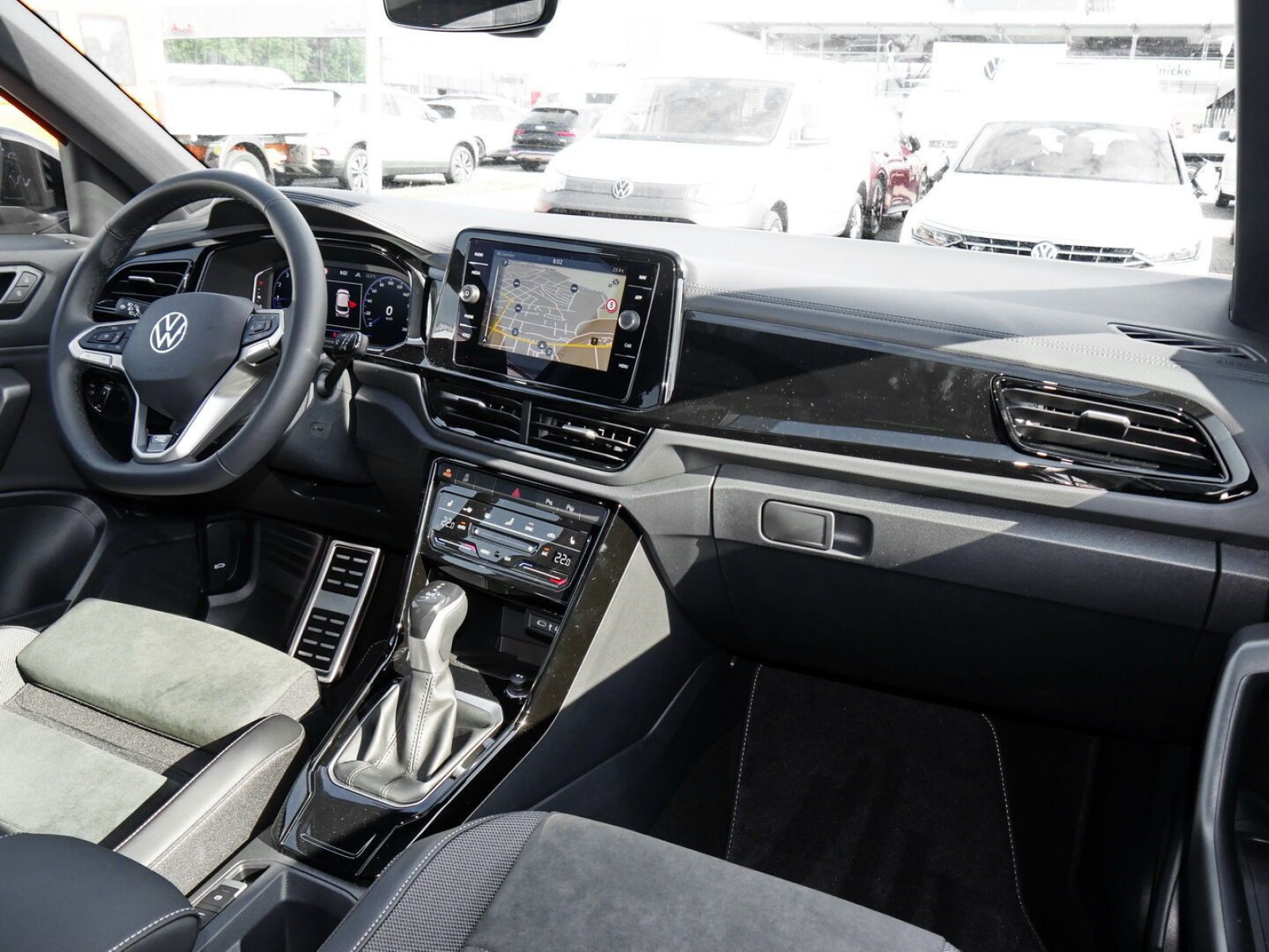 Volkswagen - T-Roc_4