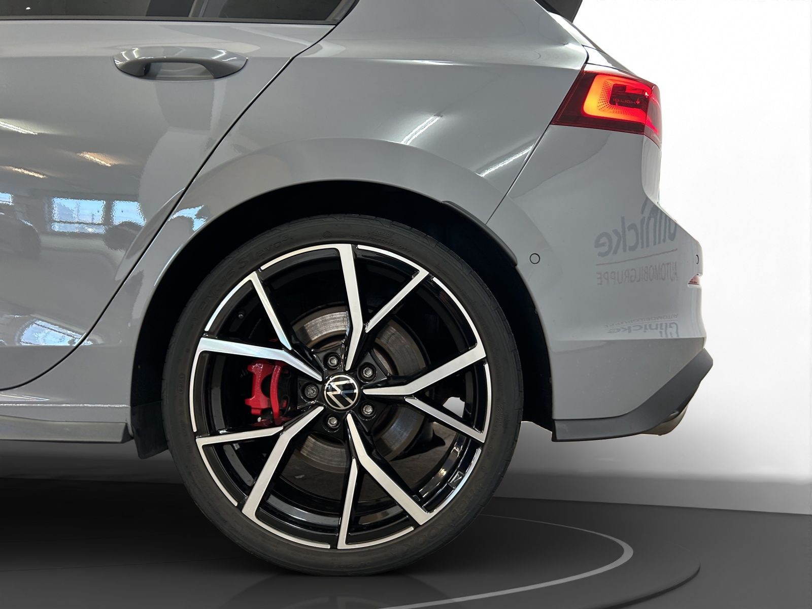 Volkswagen - Golf GTI_12