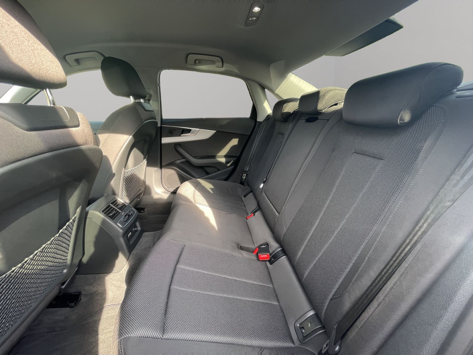 Audi - A4 Limousine_16
