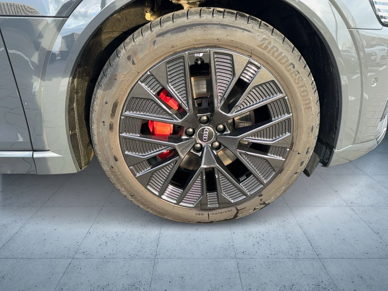 Audi - Q8 Sportback e-tron_9