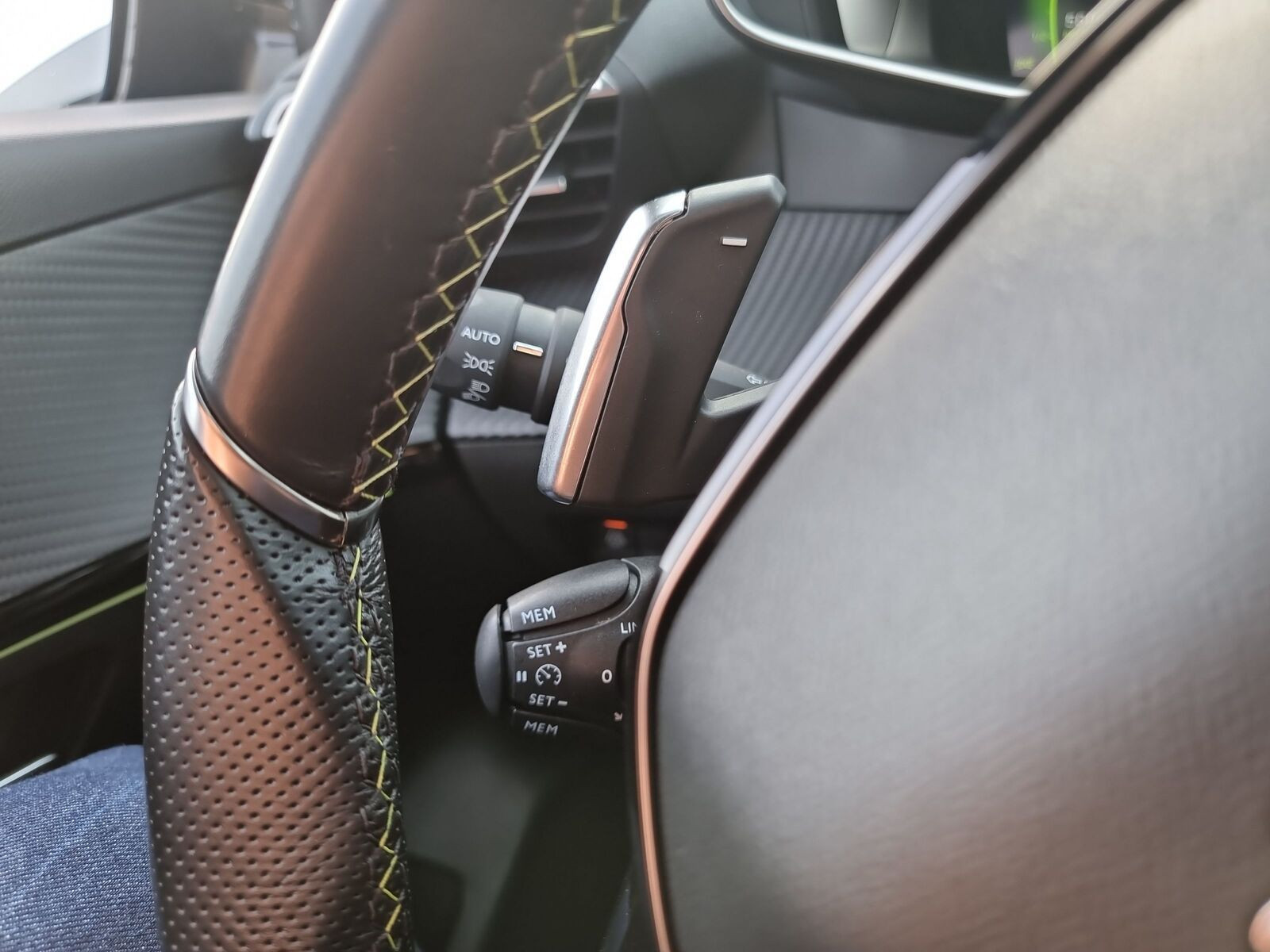Peugeot - 208_16