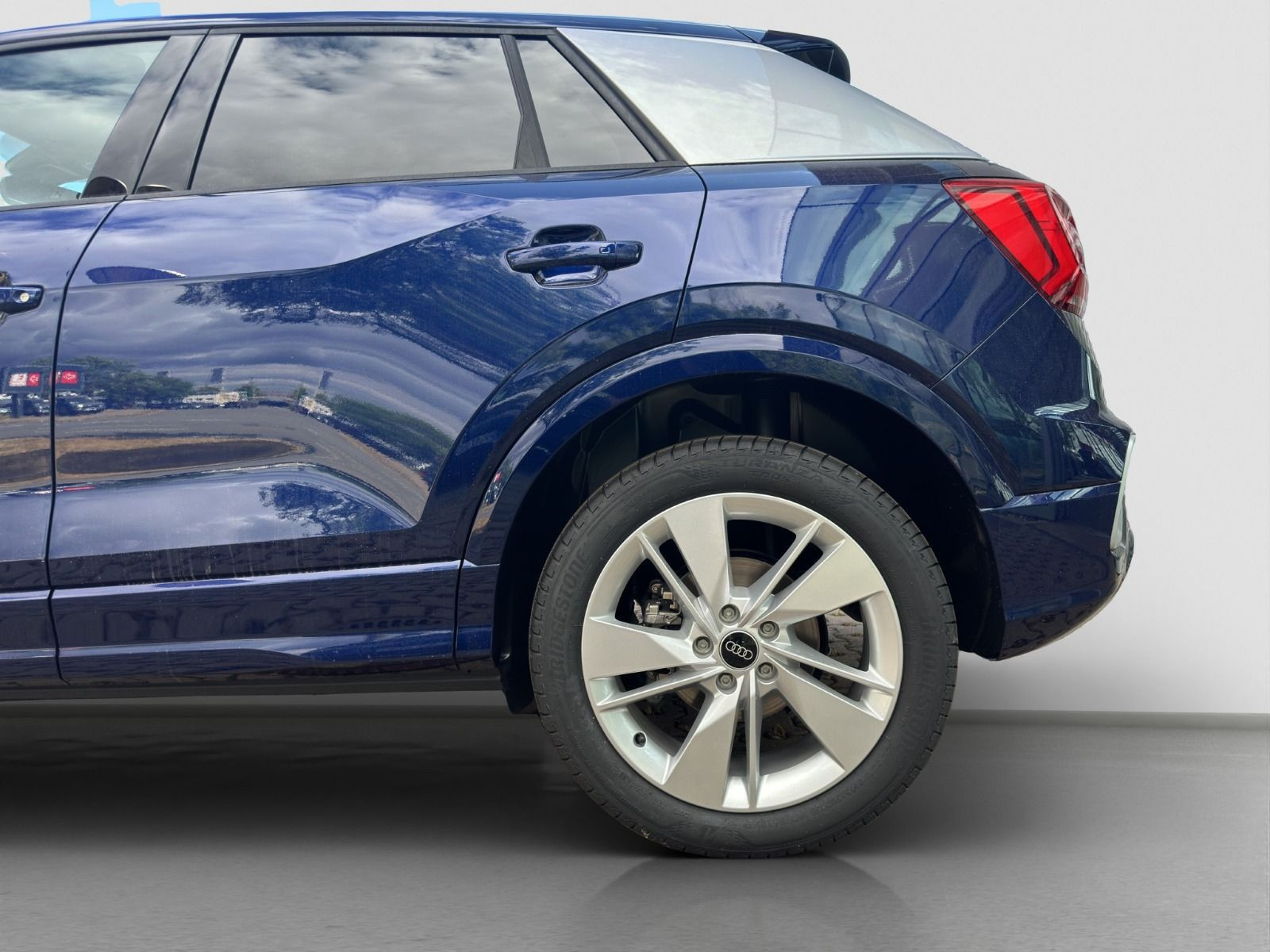 Audi - Q2_25