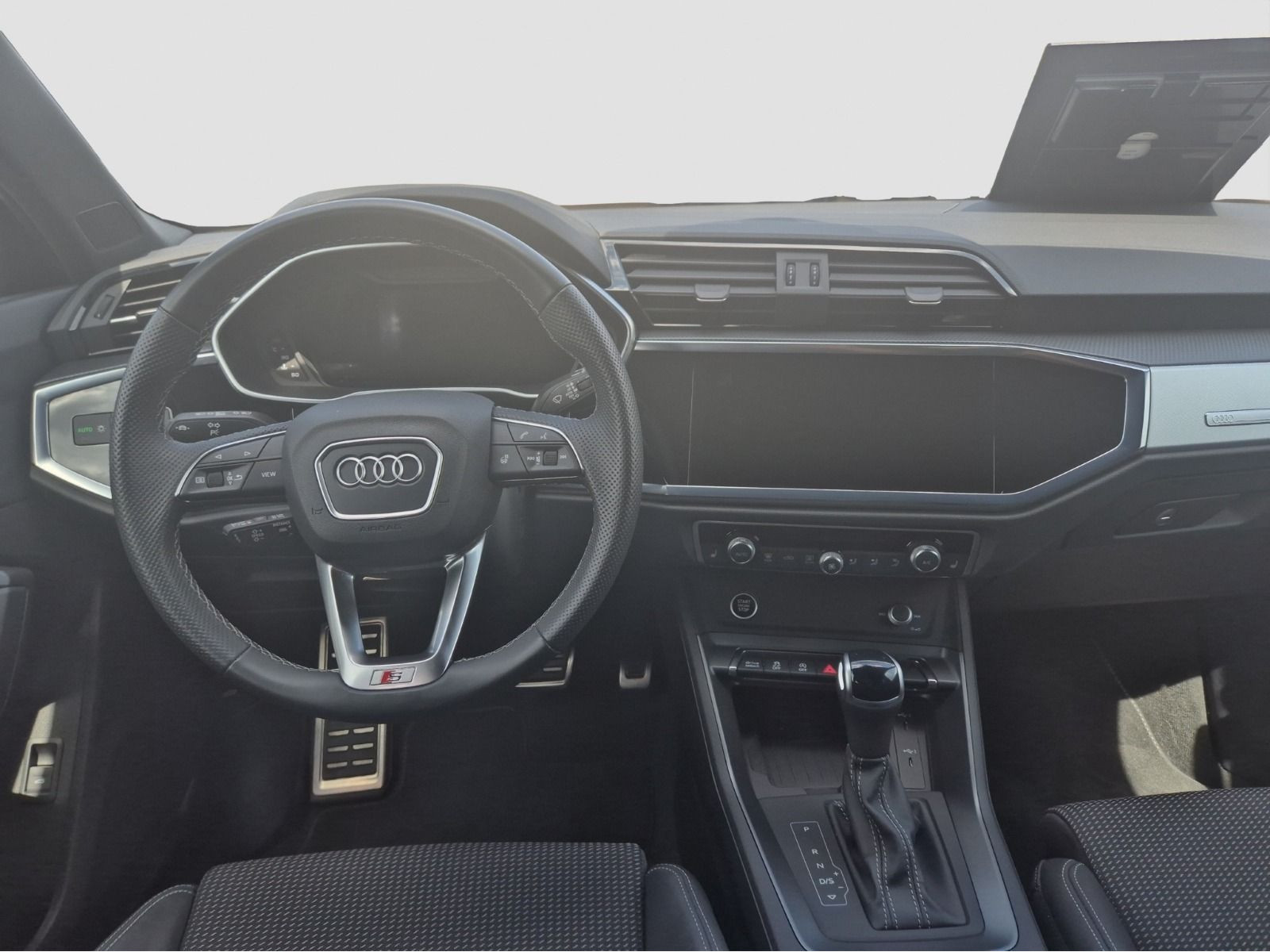Audi - Q3_16