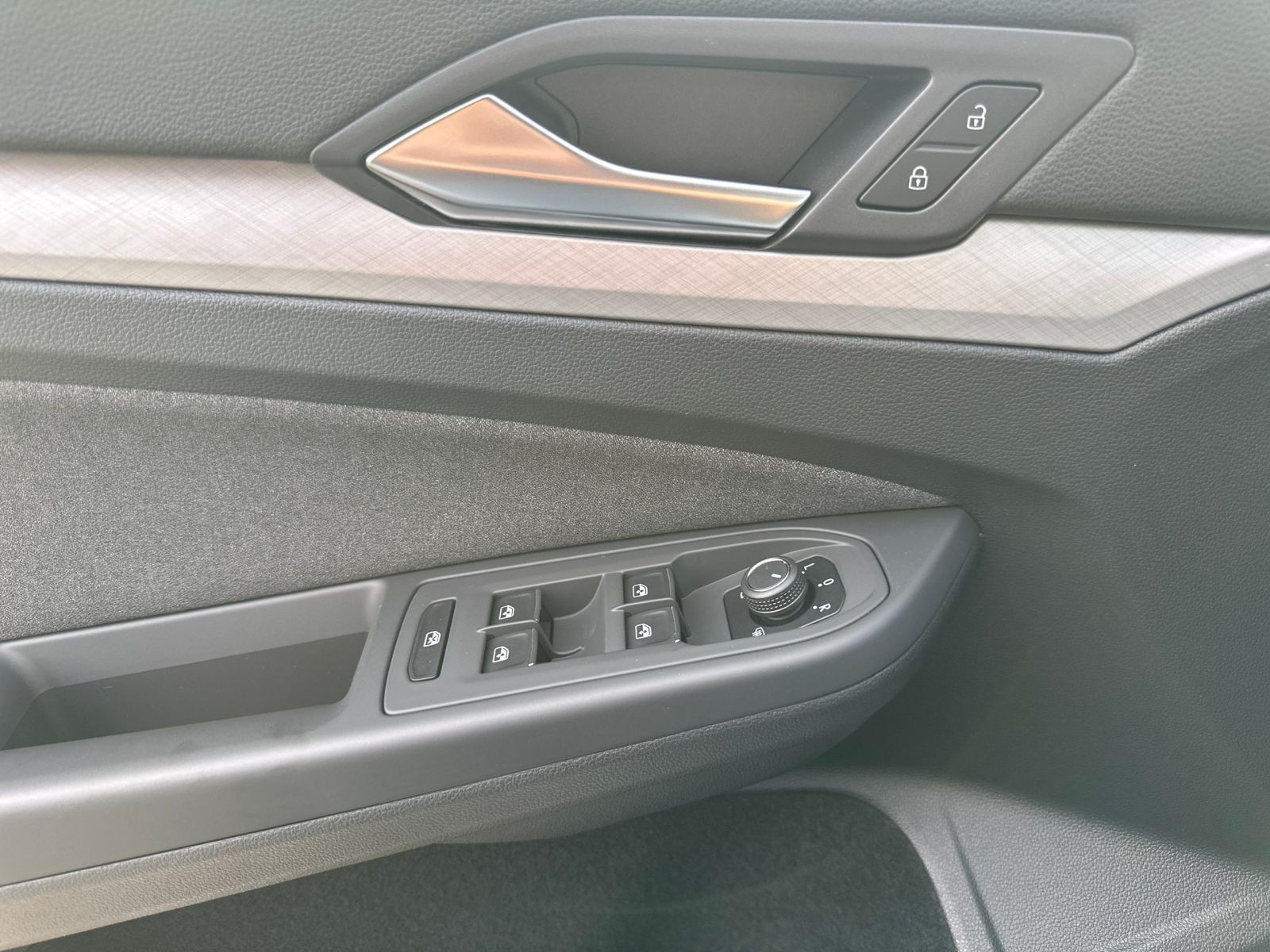 Volkswagen - Golf_16