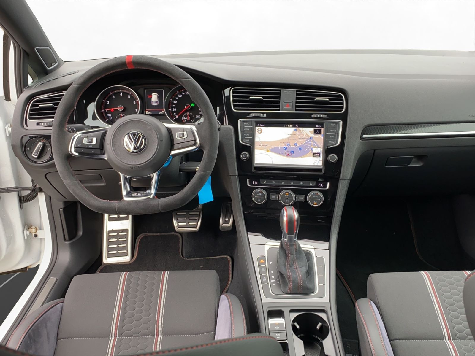 Volkswagen - Golf GTI_16