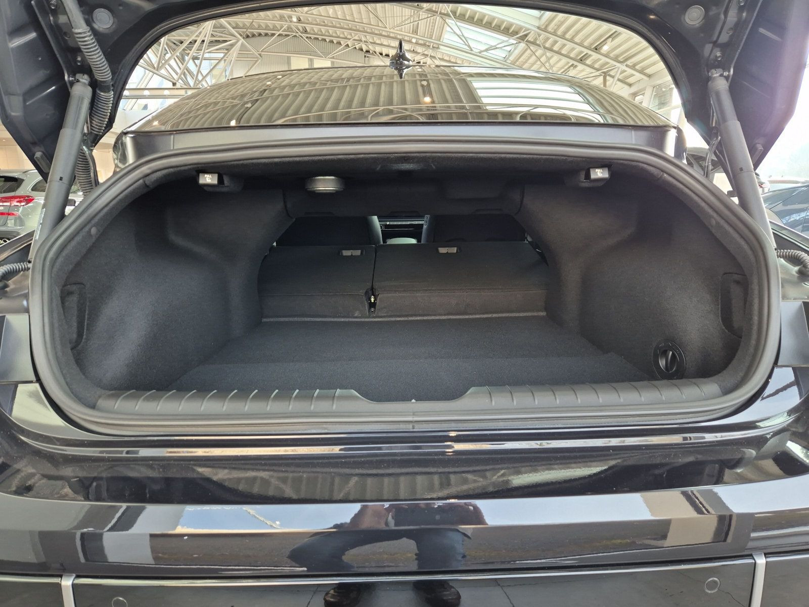 Hyundai - IONIQ 6_8