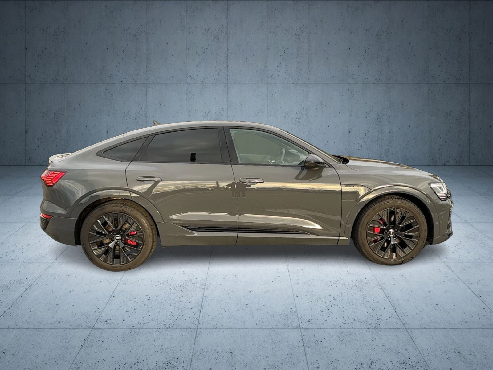 Audi - Q8 Sportback e-tron_8