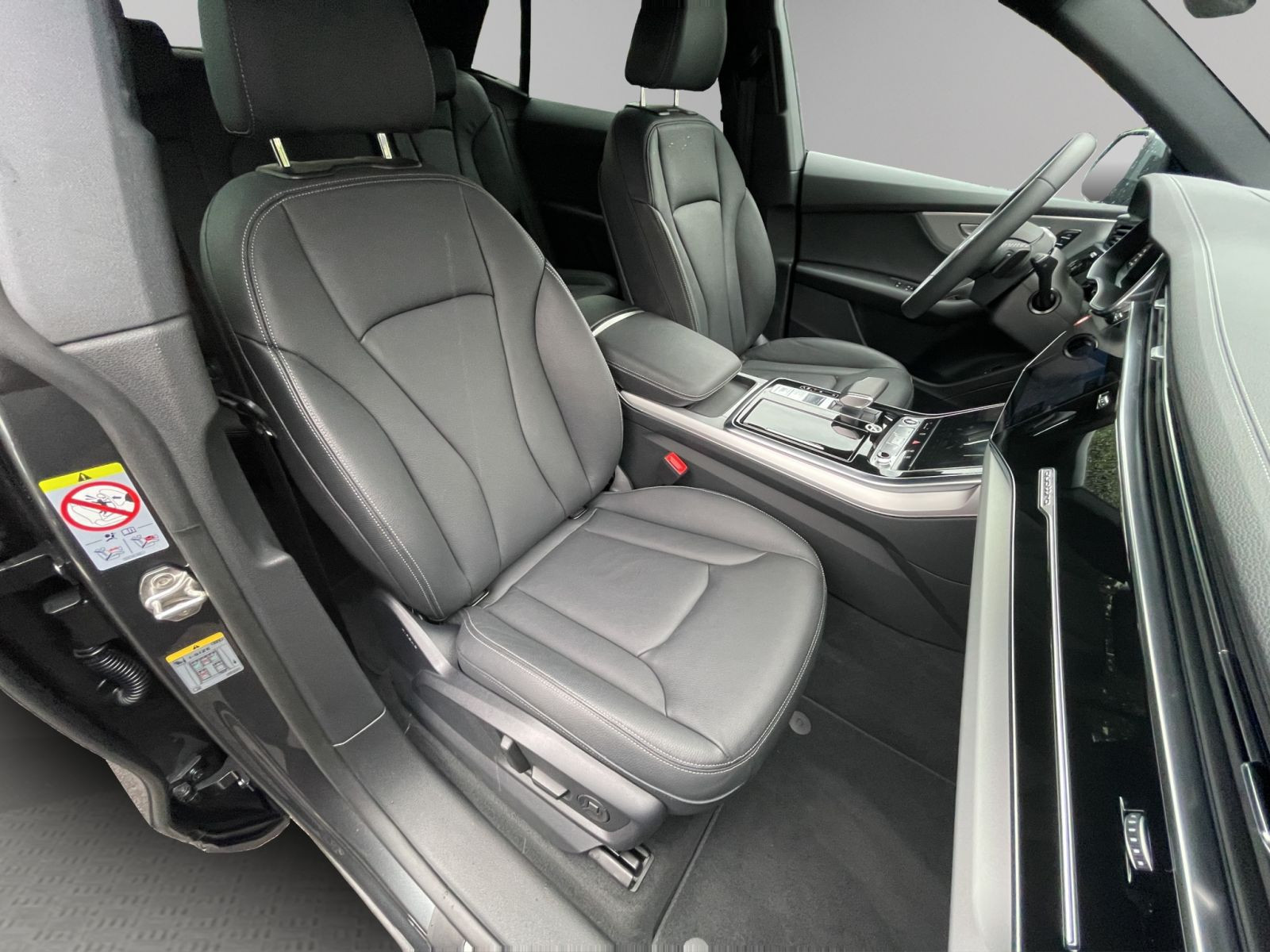 Audi - Q8_19