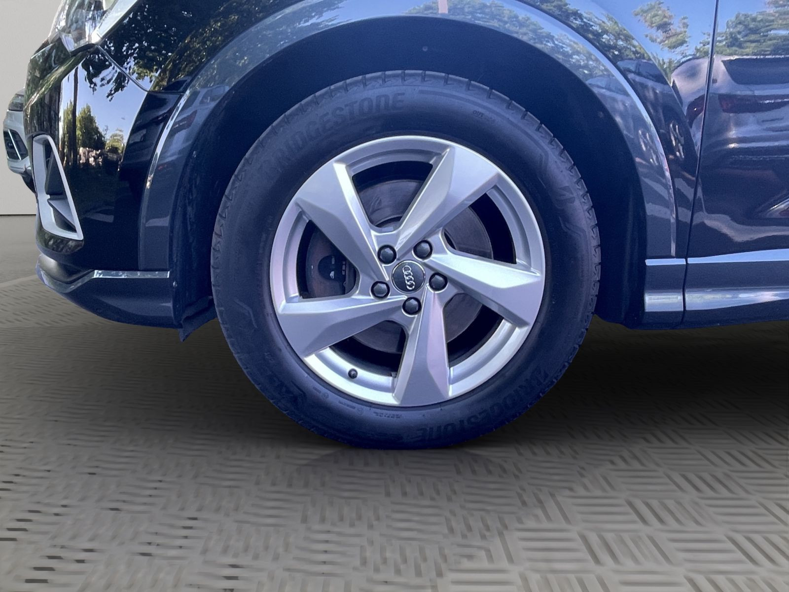 Audi - Q3_19