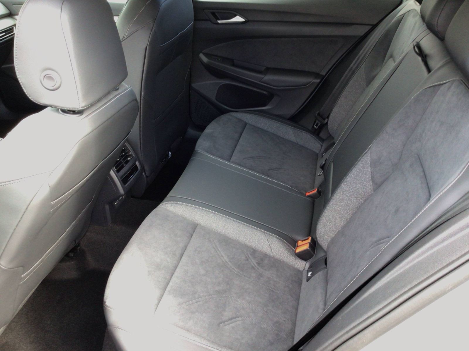 Volkswagen - Golf_12