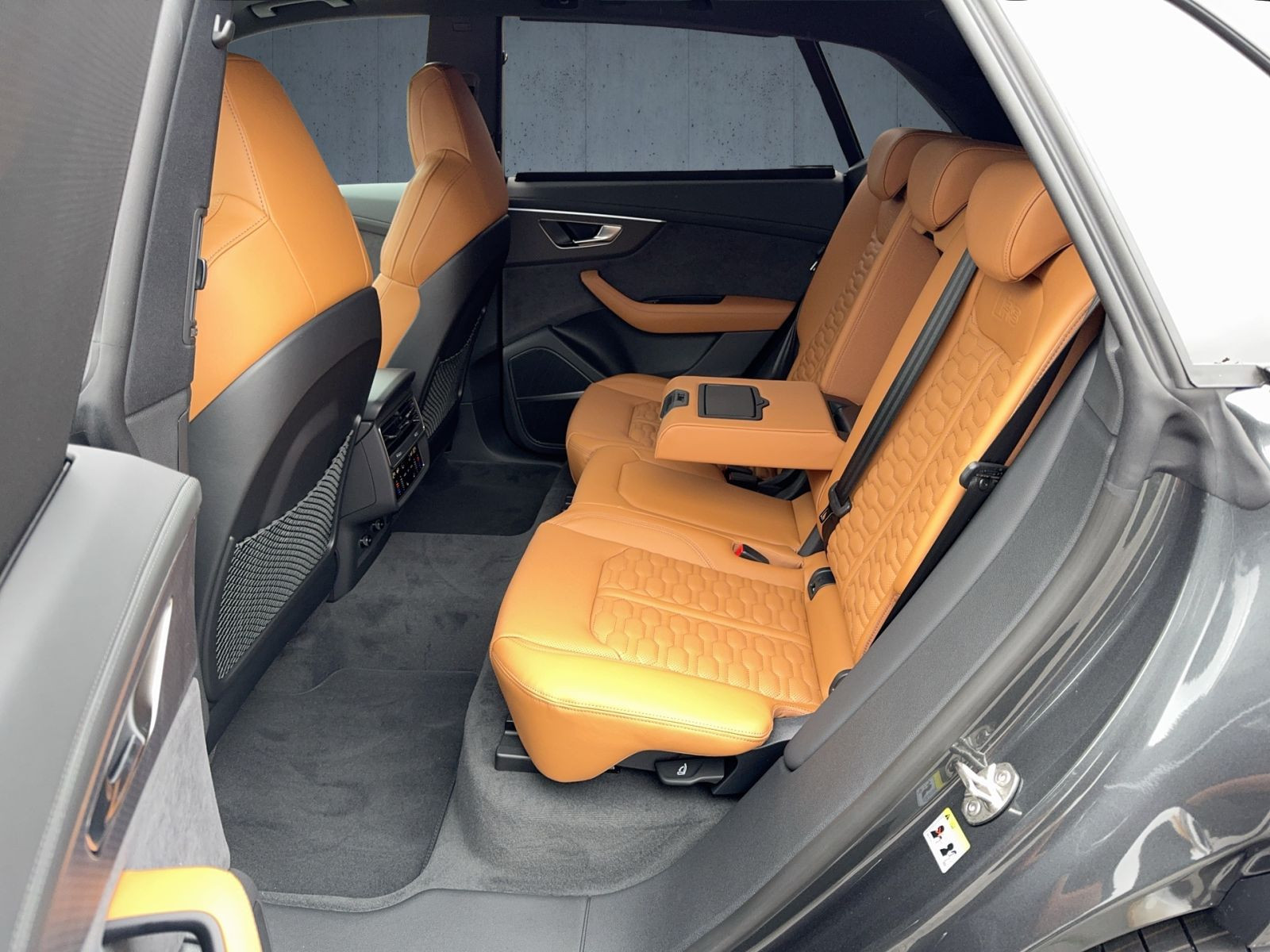 Audi - RS Q8_12