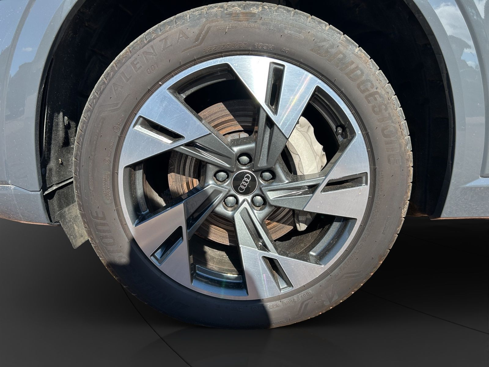 Audi - Q8 e-tron_16