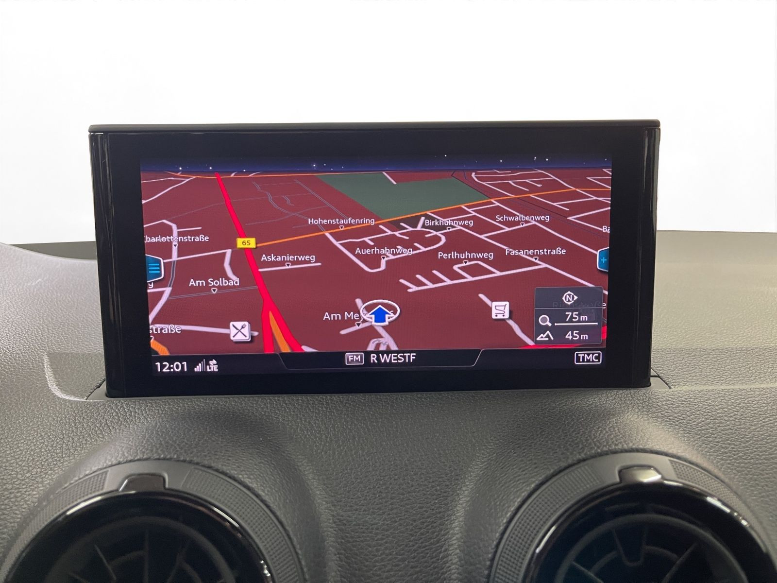 Audi - Q2_10