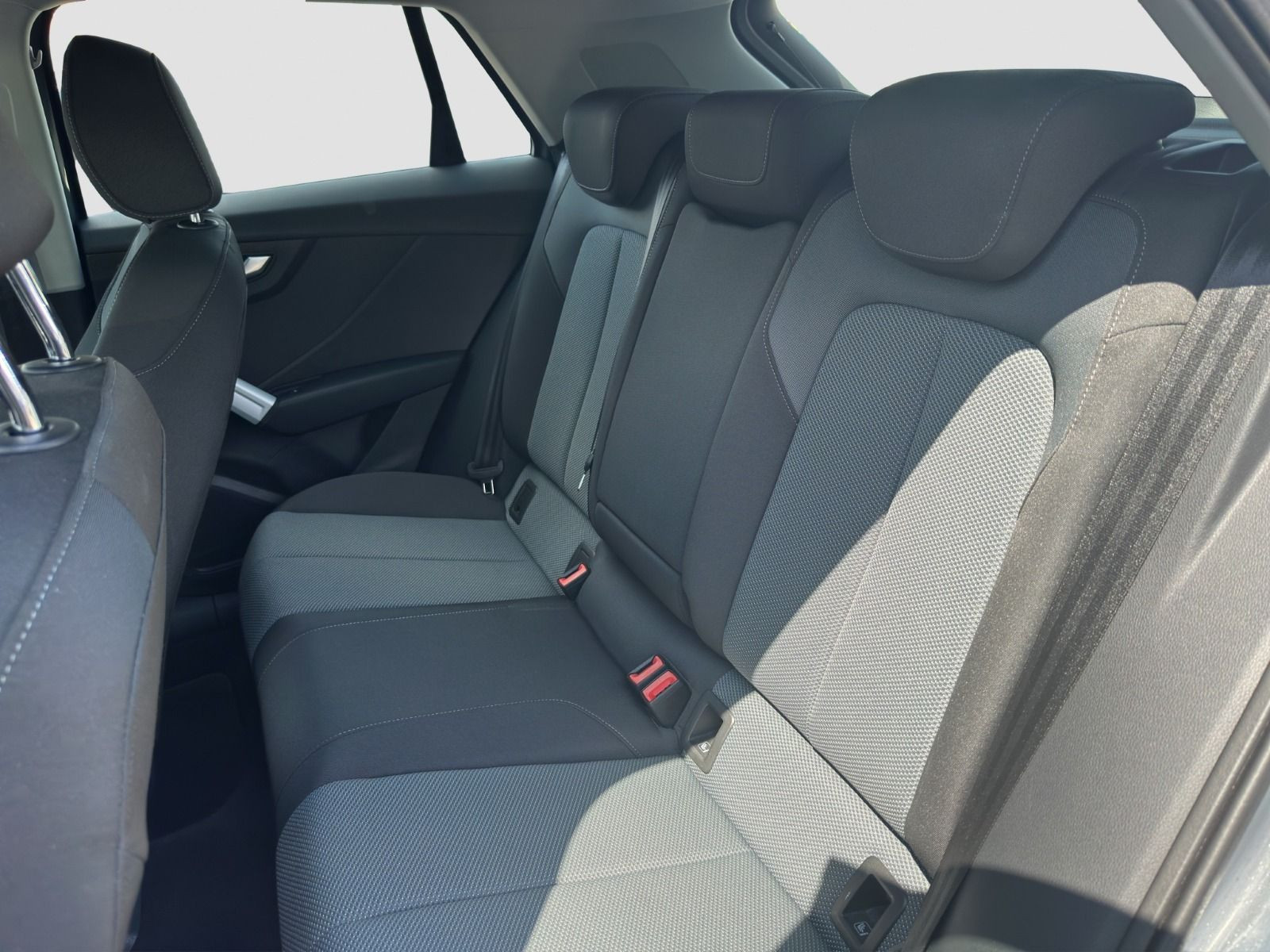 Audi - Q2_12