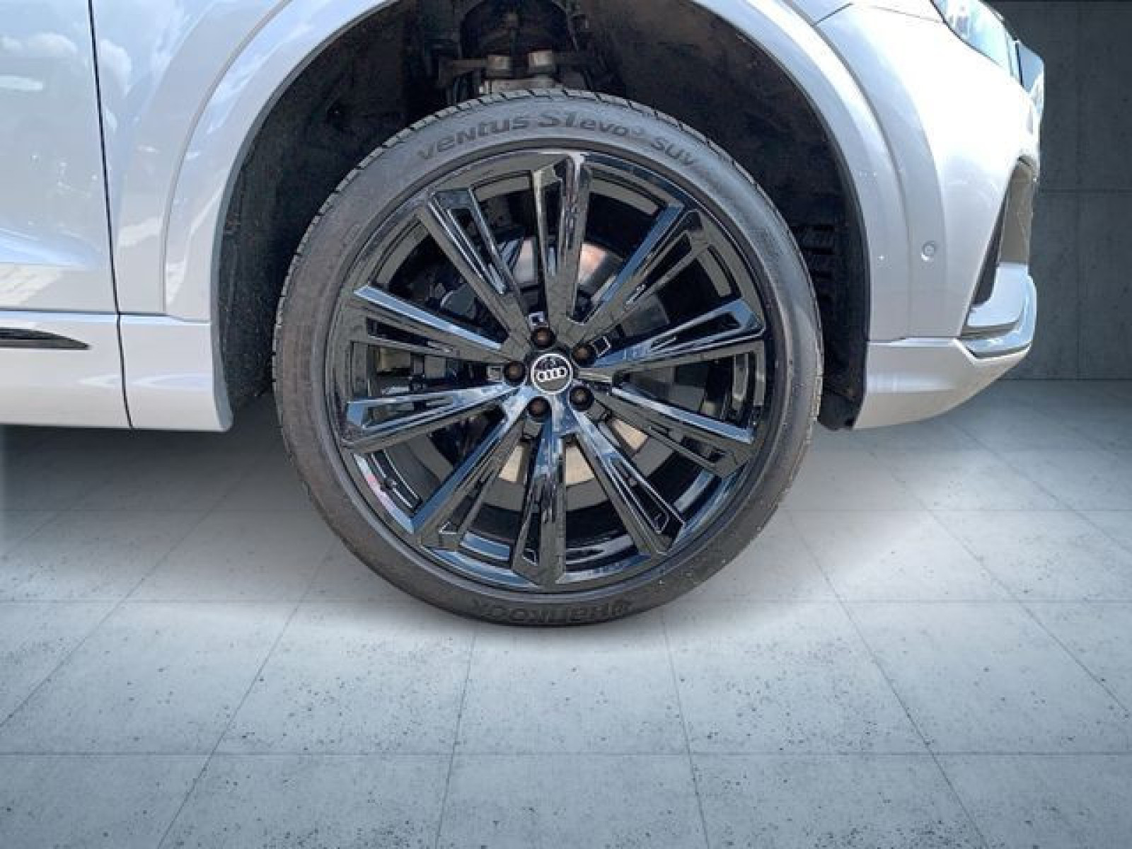 Audi - SQ8_10