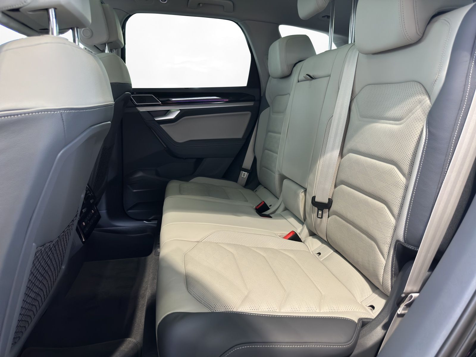 Volkswagen - Touareg_11