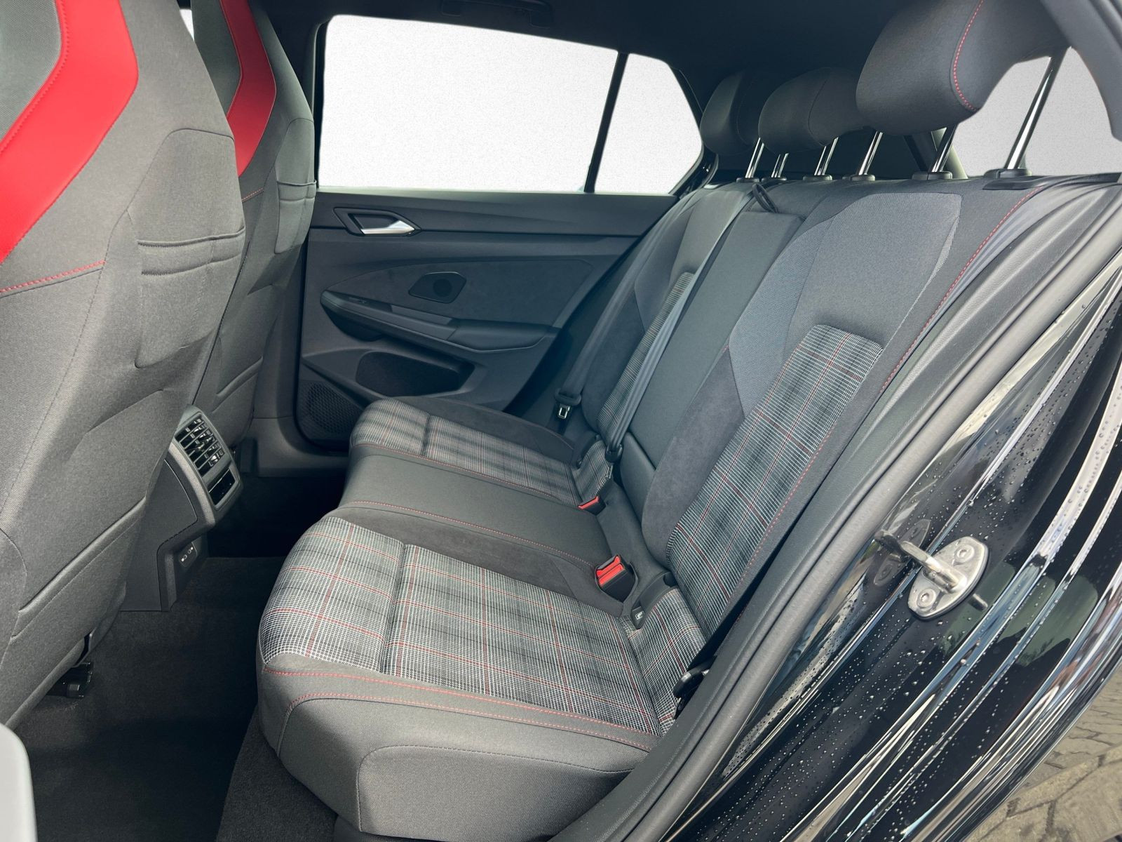 Volkswagen - Golf GTI_14