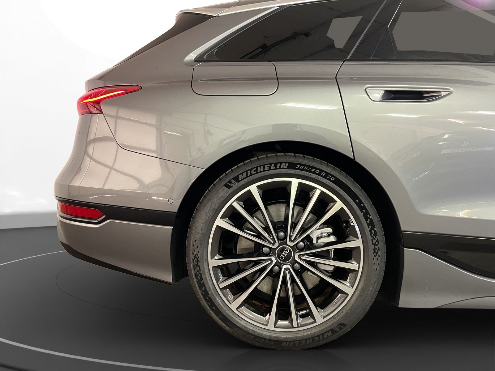 Audi - A6 Avant e-tron_16
