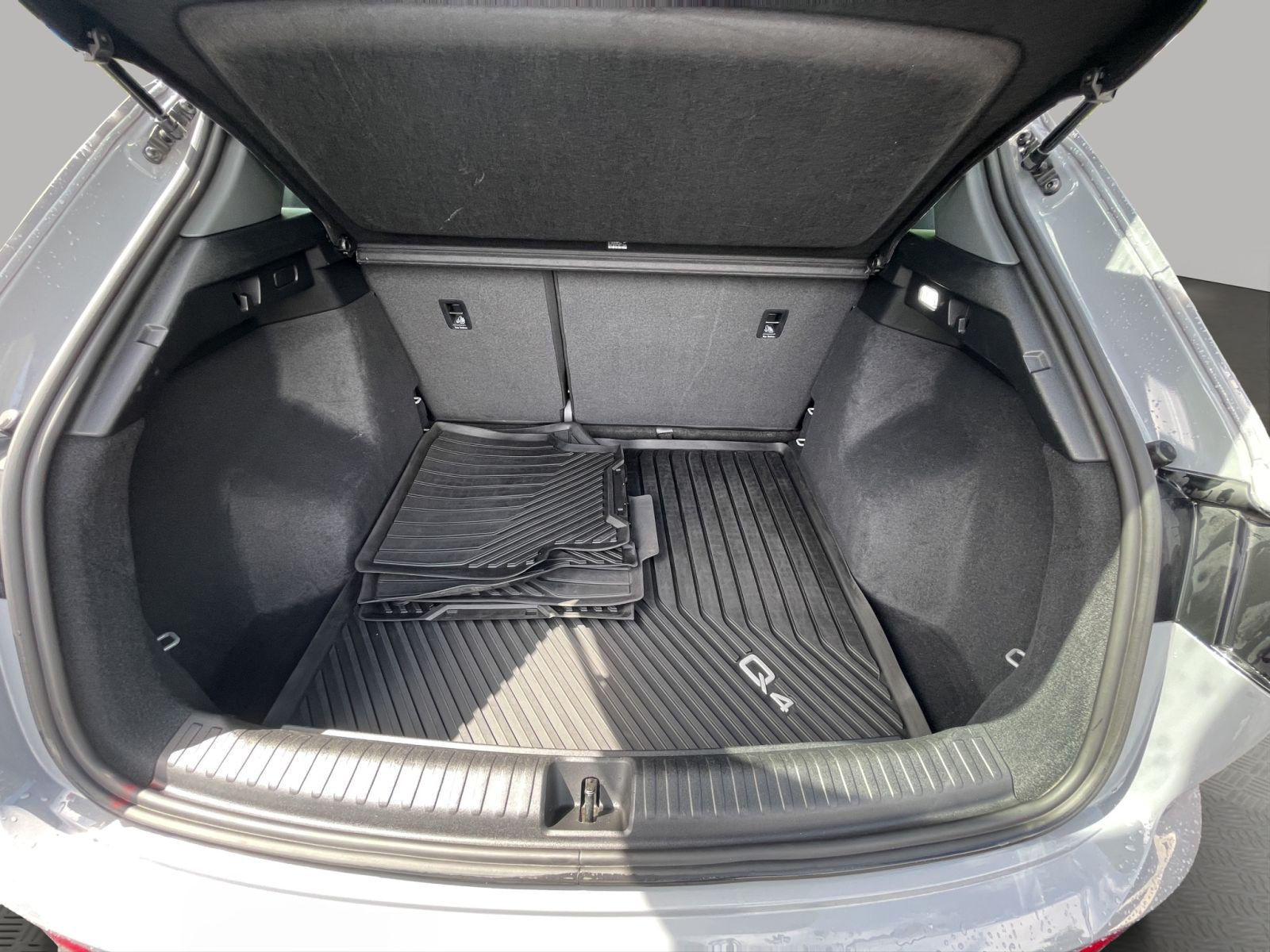 Audi - Q4_20