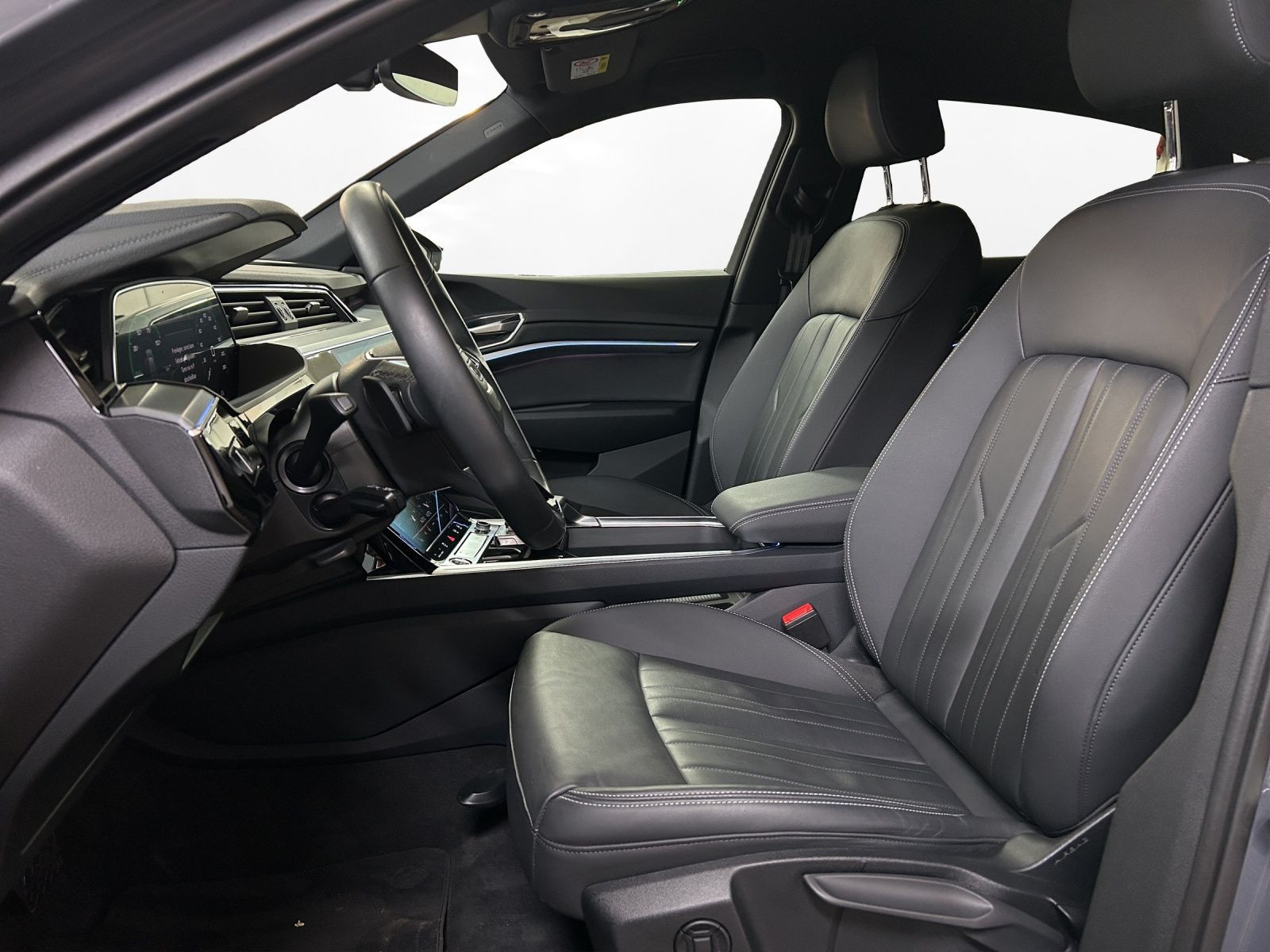 Audi - Q8 Sportback e-tron_15