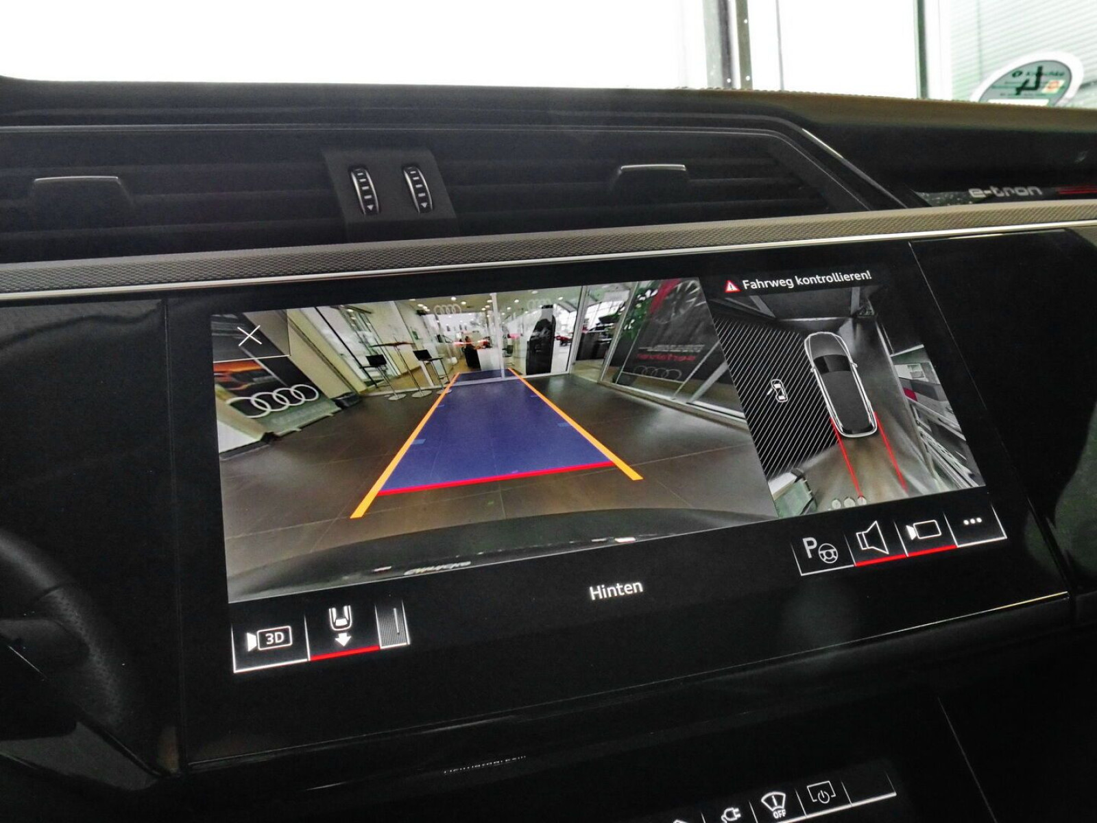 Audi - Q8 e-tron_13