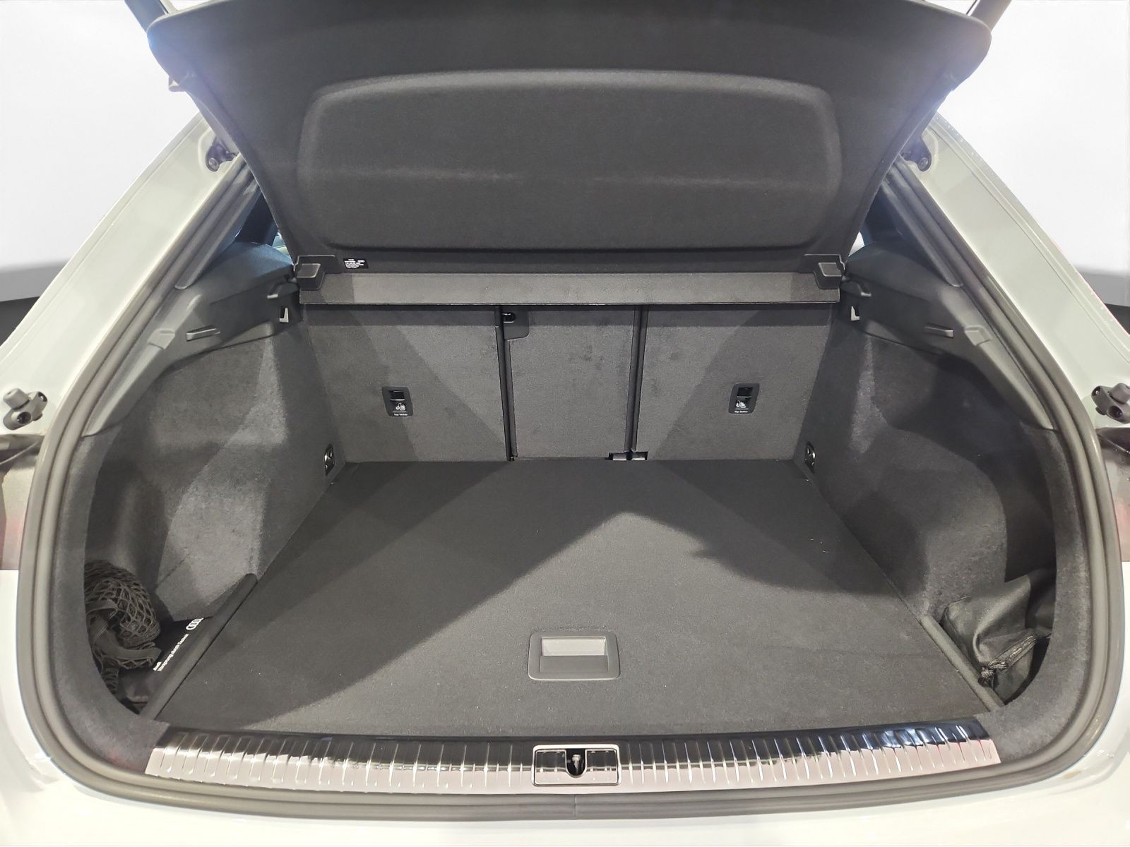 Audi - Q3_18