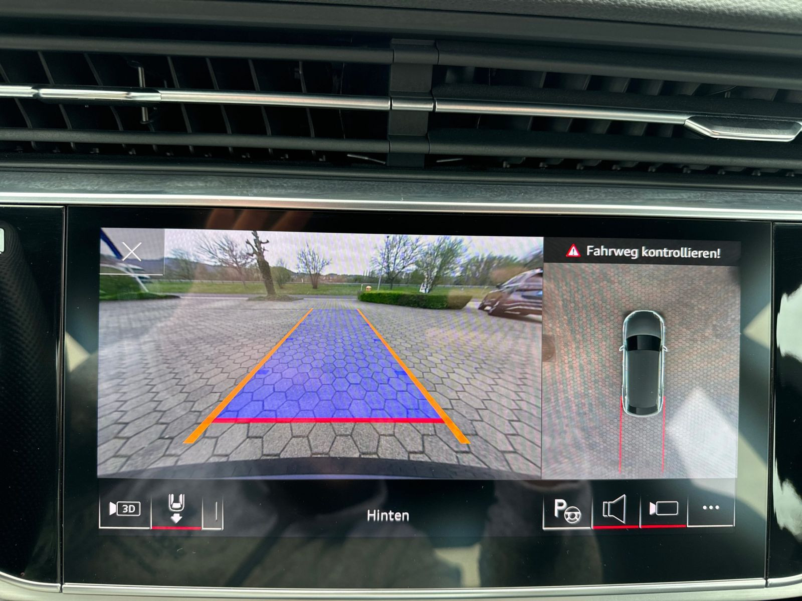 Audi - Q8_17 Audi - Q8_17