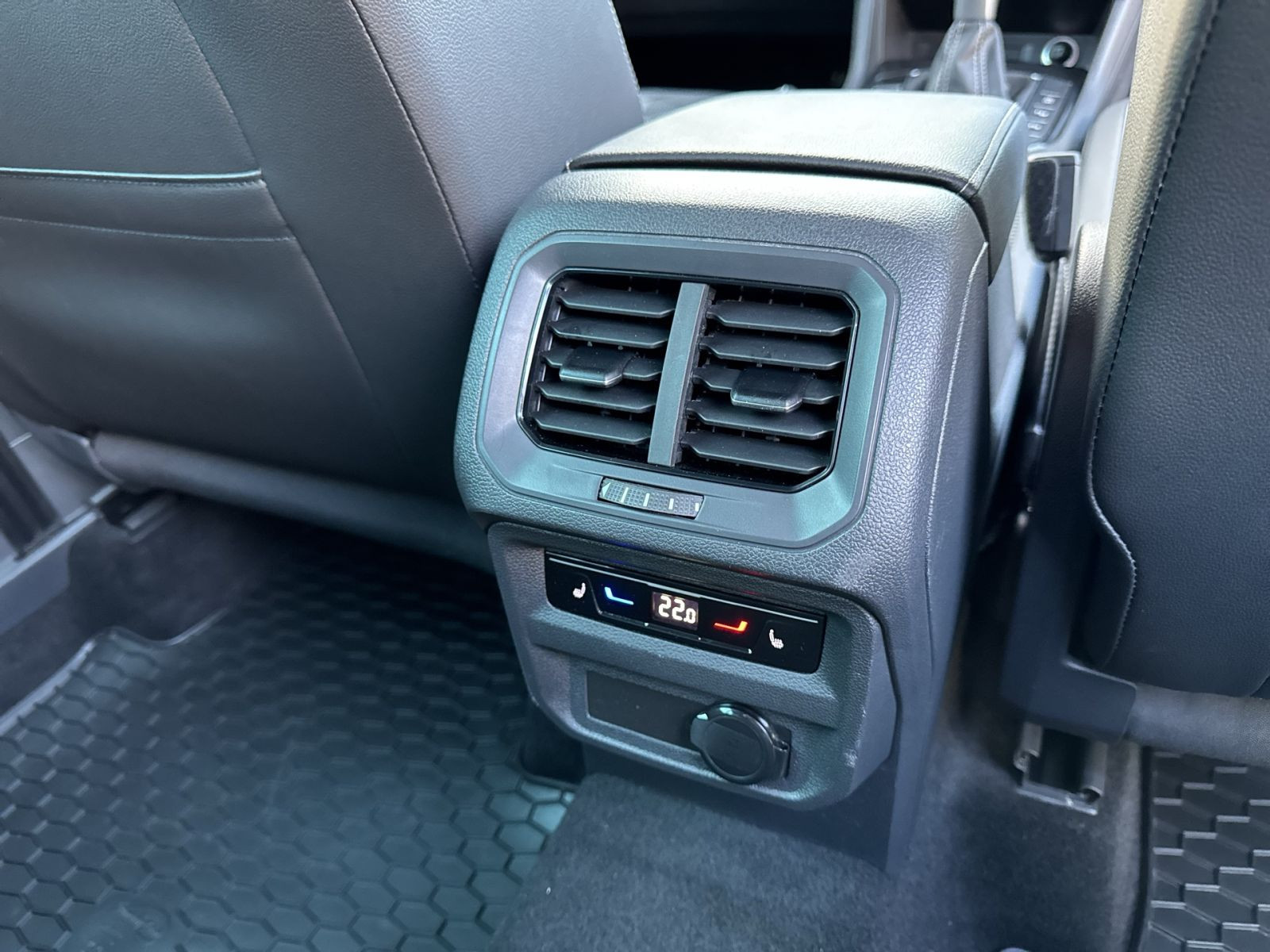 Volkswagen - Tiguan_21
