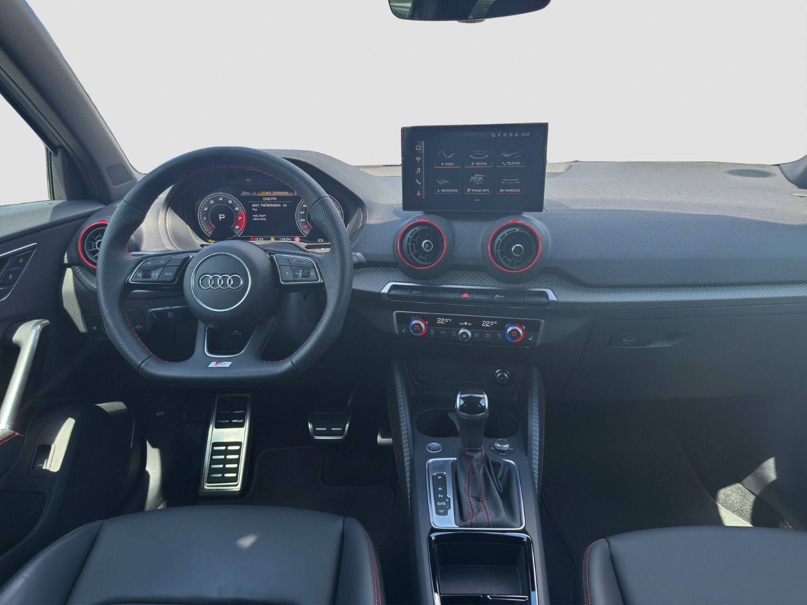 Audi - Q2_11
