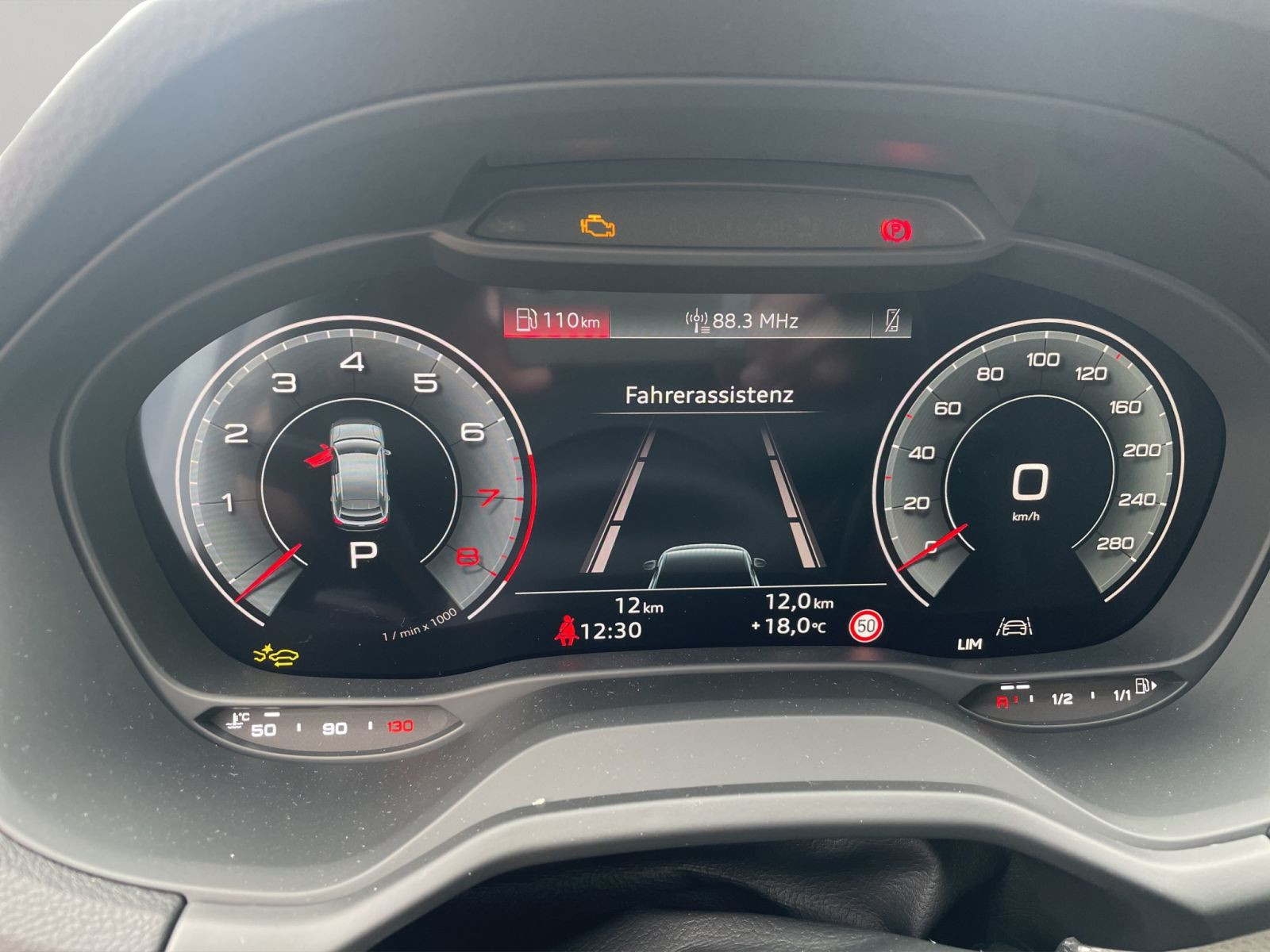 Audi - Q2_11