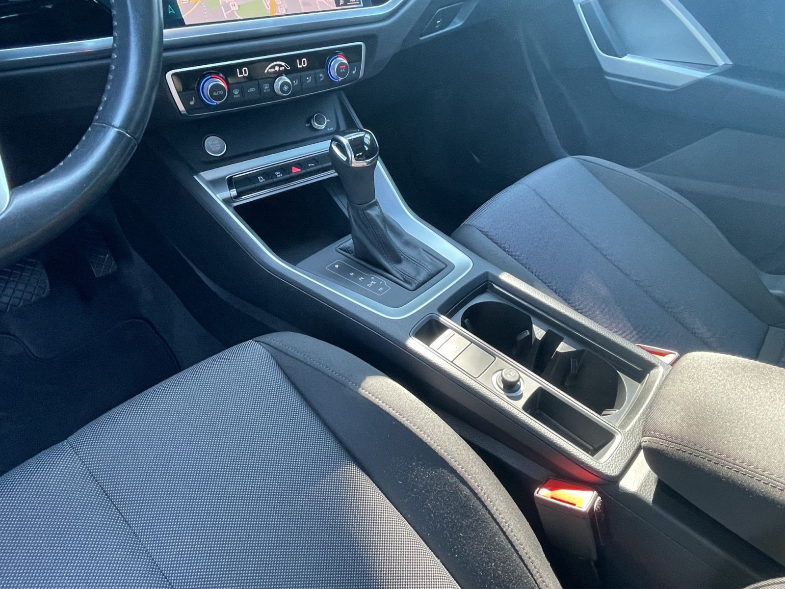 Audi - Q3_13