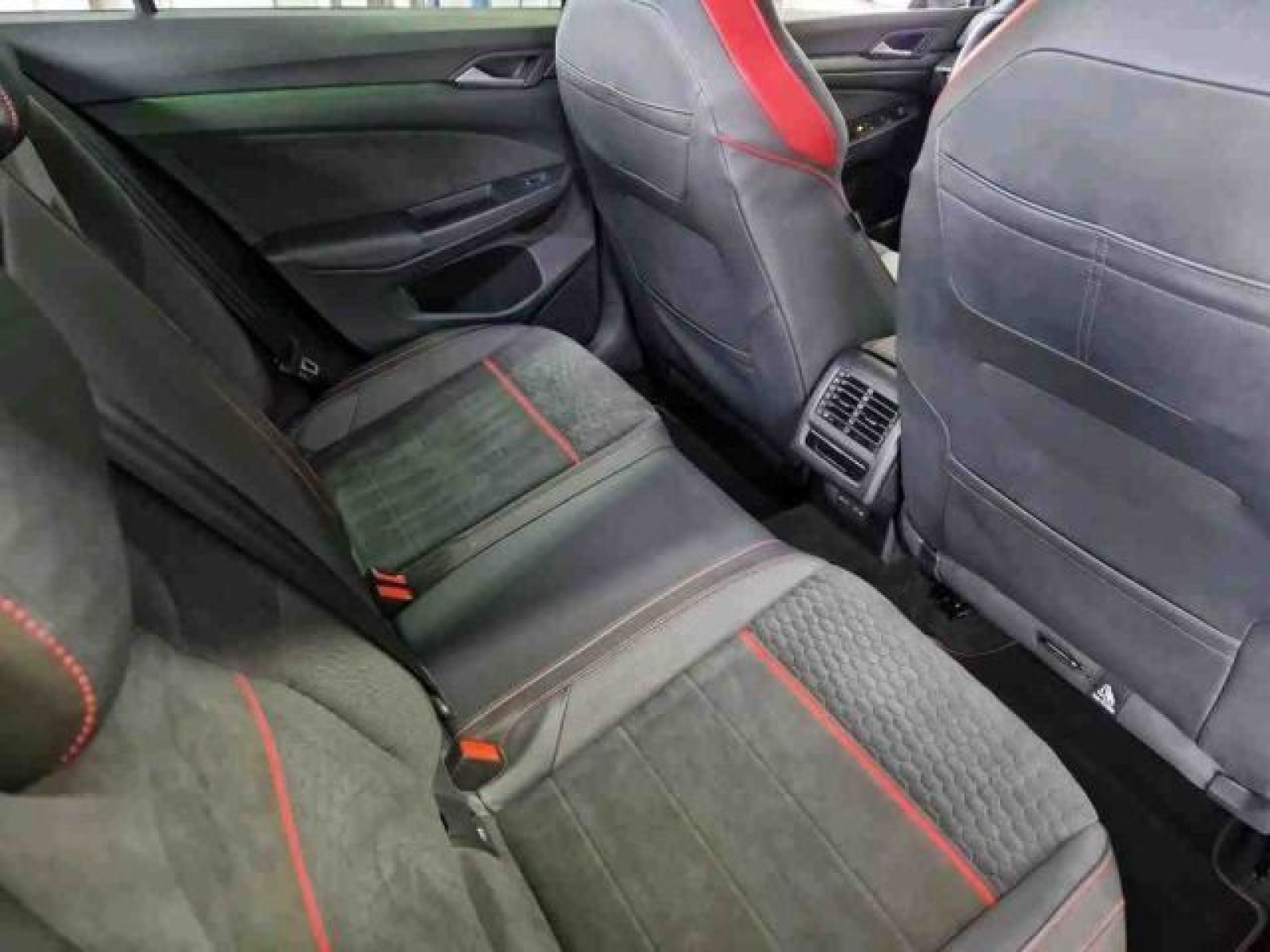 Volkswagen - Golf GTI_7