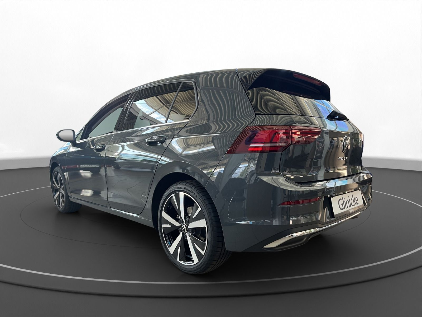 Volkswagen - Golf_8