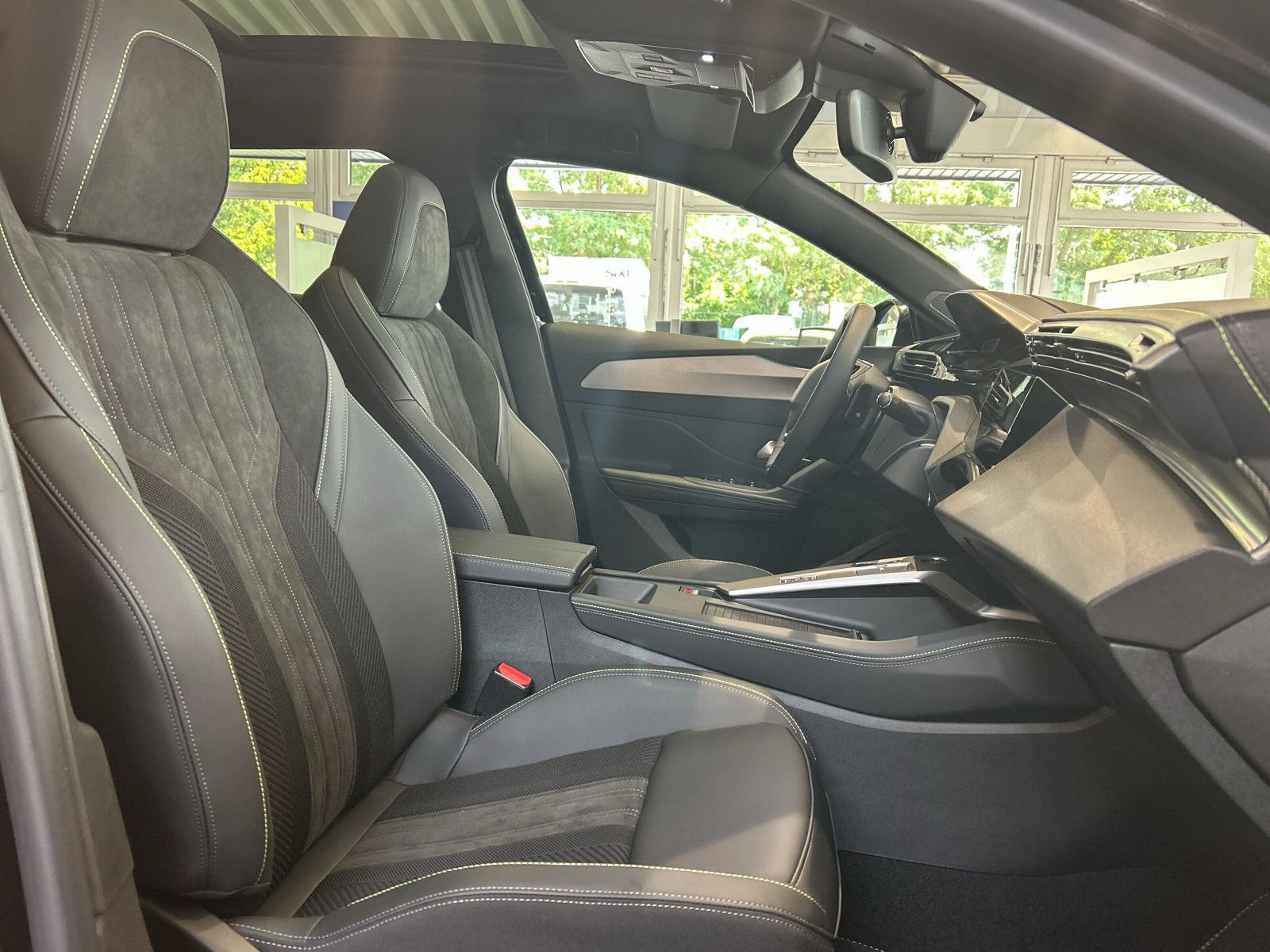 Peugeot - 408_8