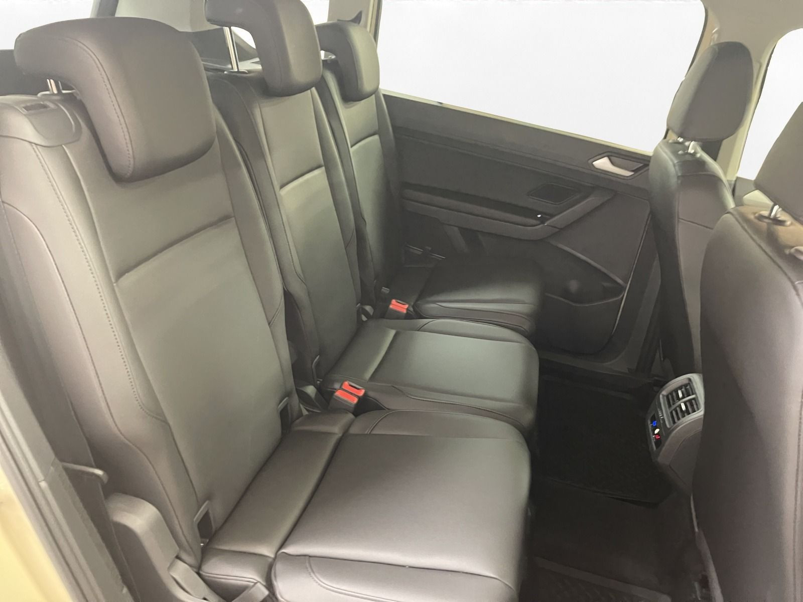 Volkswagen - Touran_16