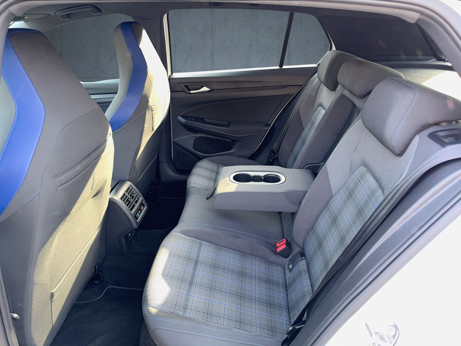 Volkswagen - Golf_15