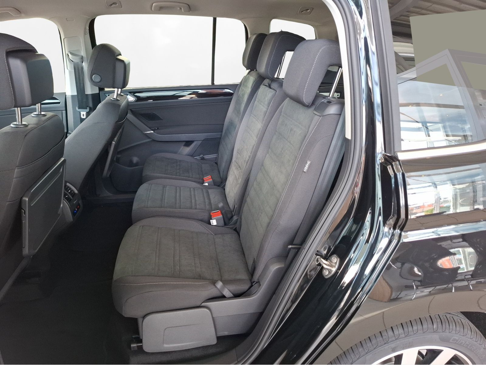 Volkswagen - Touran_5