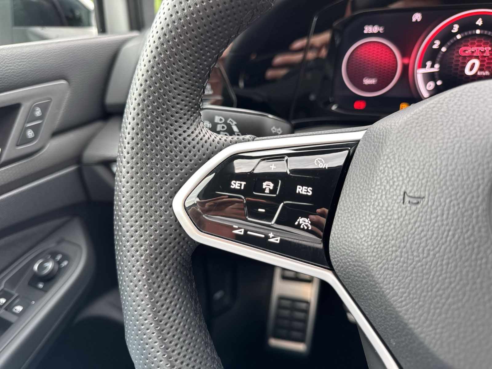 Volkswagen - Golf GTI_27