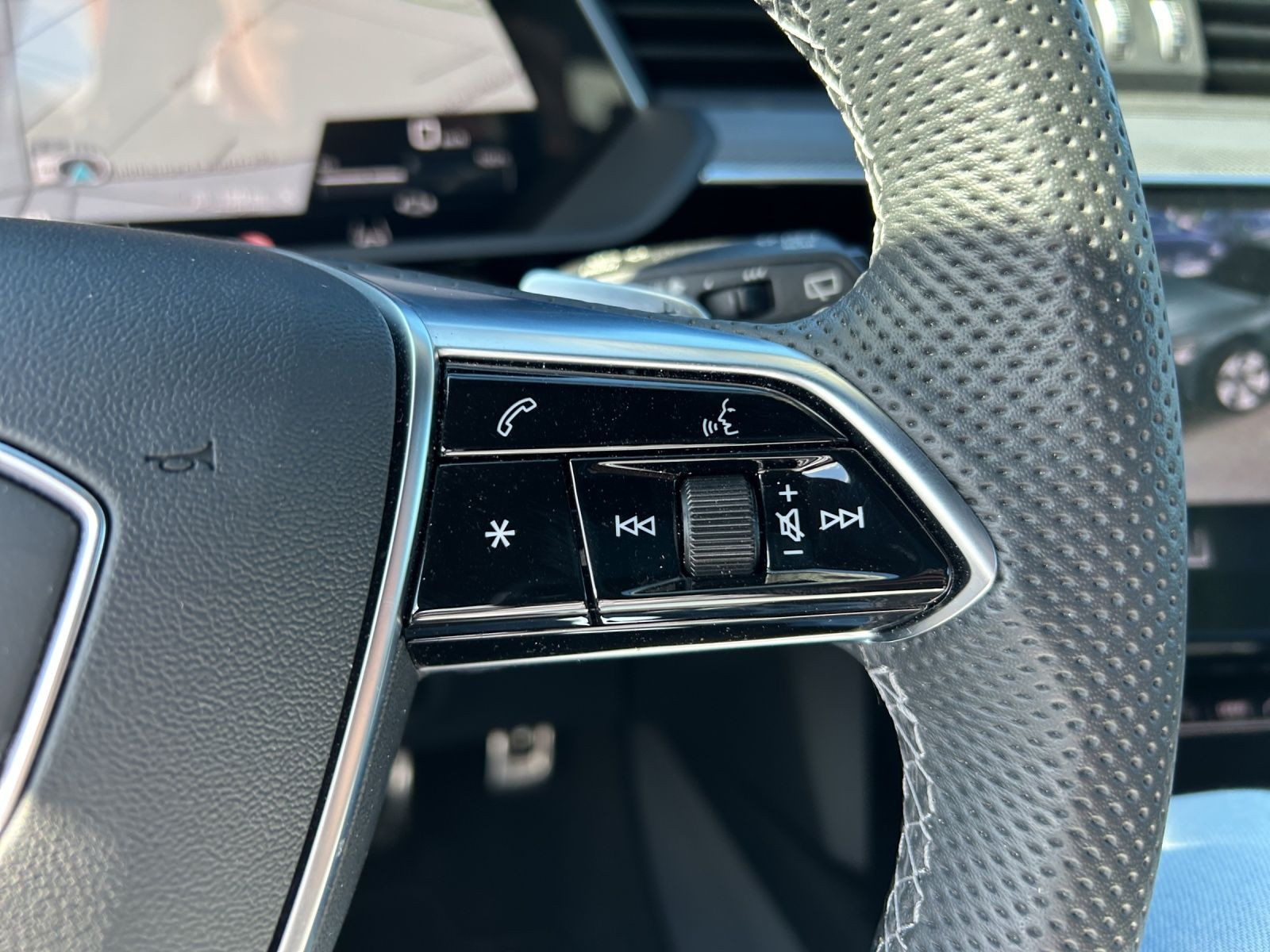 Audi - Q8 e-tron_22
