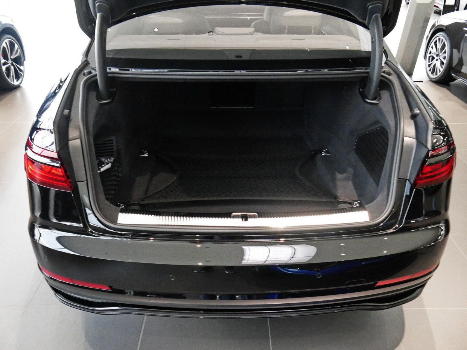 Audi - A8_9