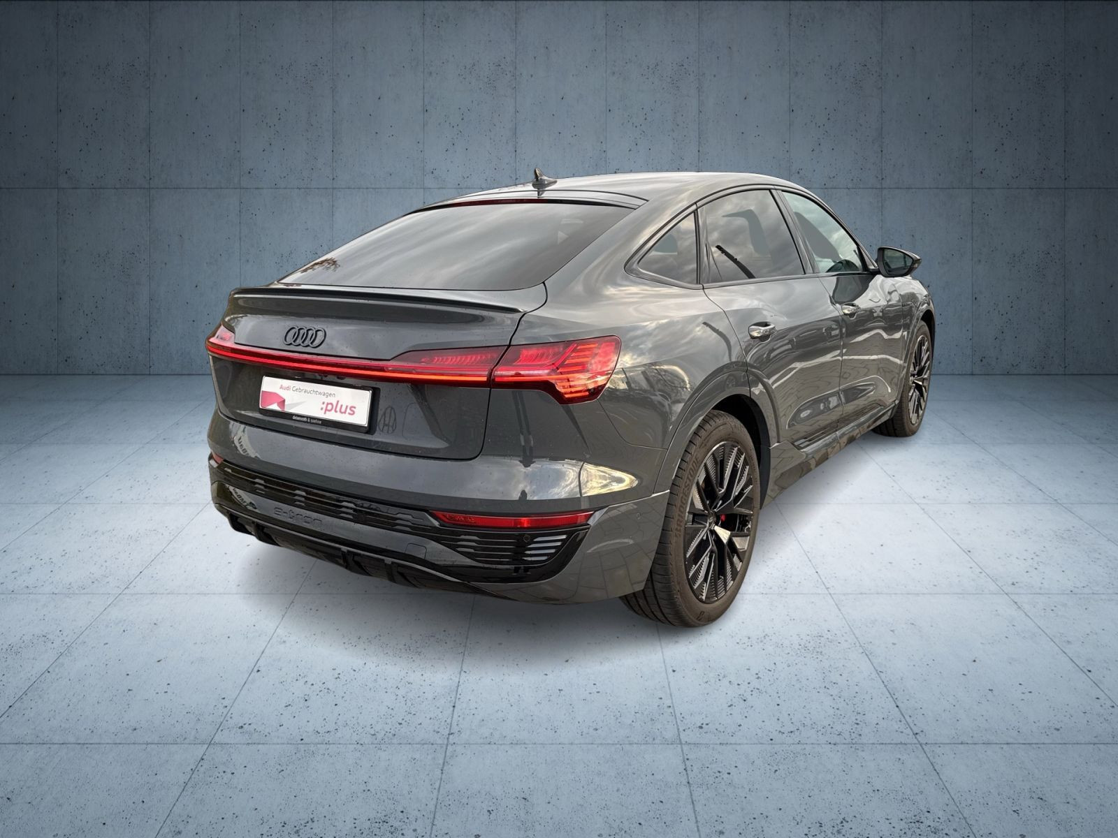 Audi - Q8 Sportback e-tron_29
