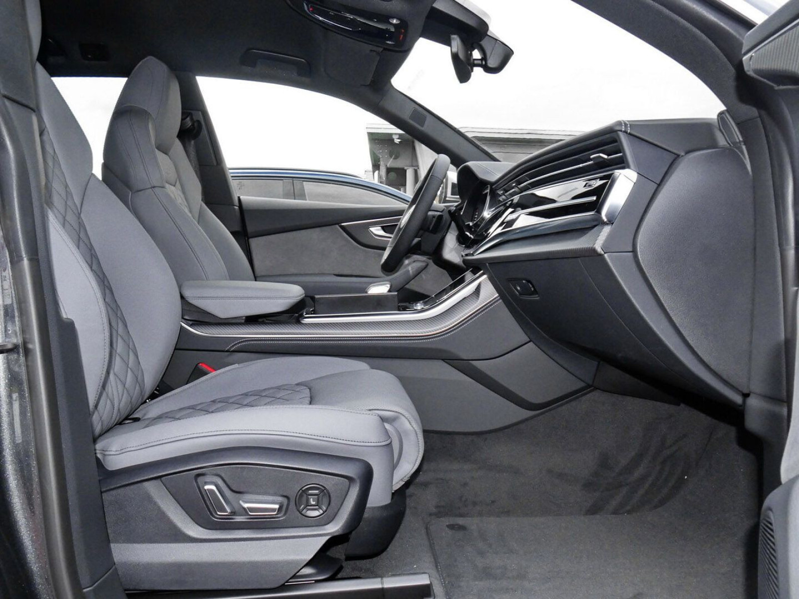 Audi - SQ8_5