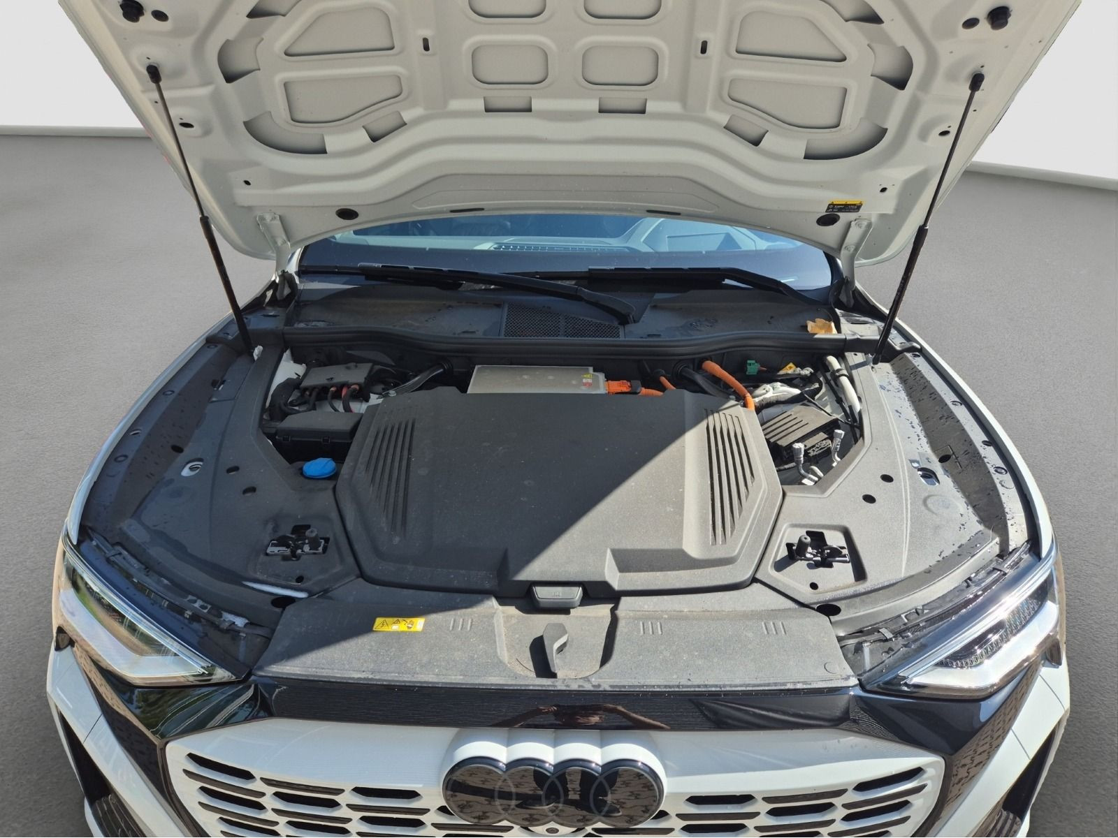 Audi - Q8 e-tron_24
