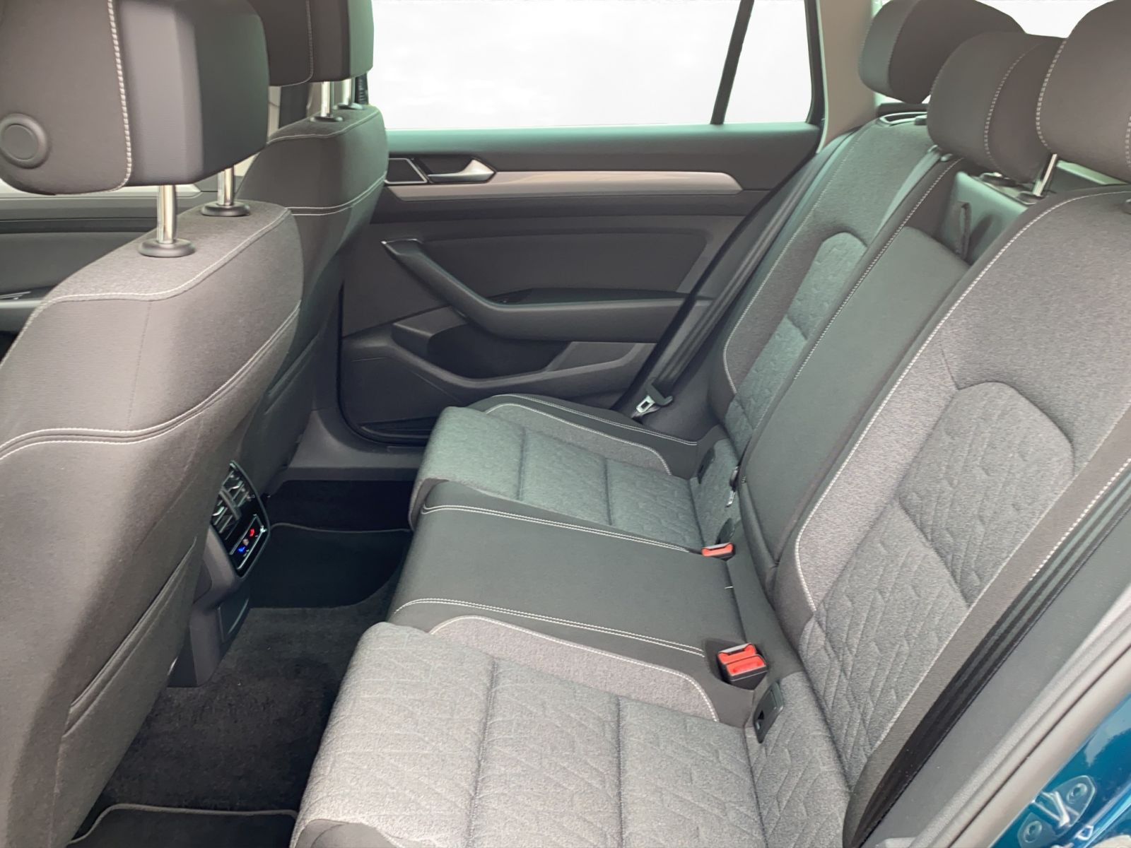 Volkswagen - Passat Variant_15