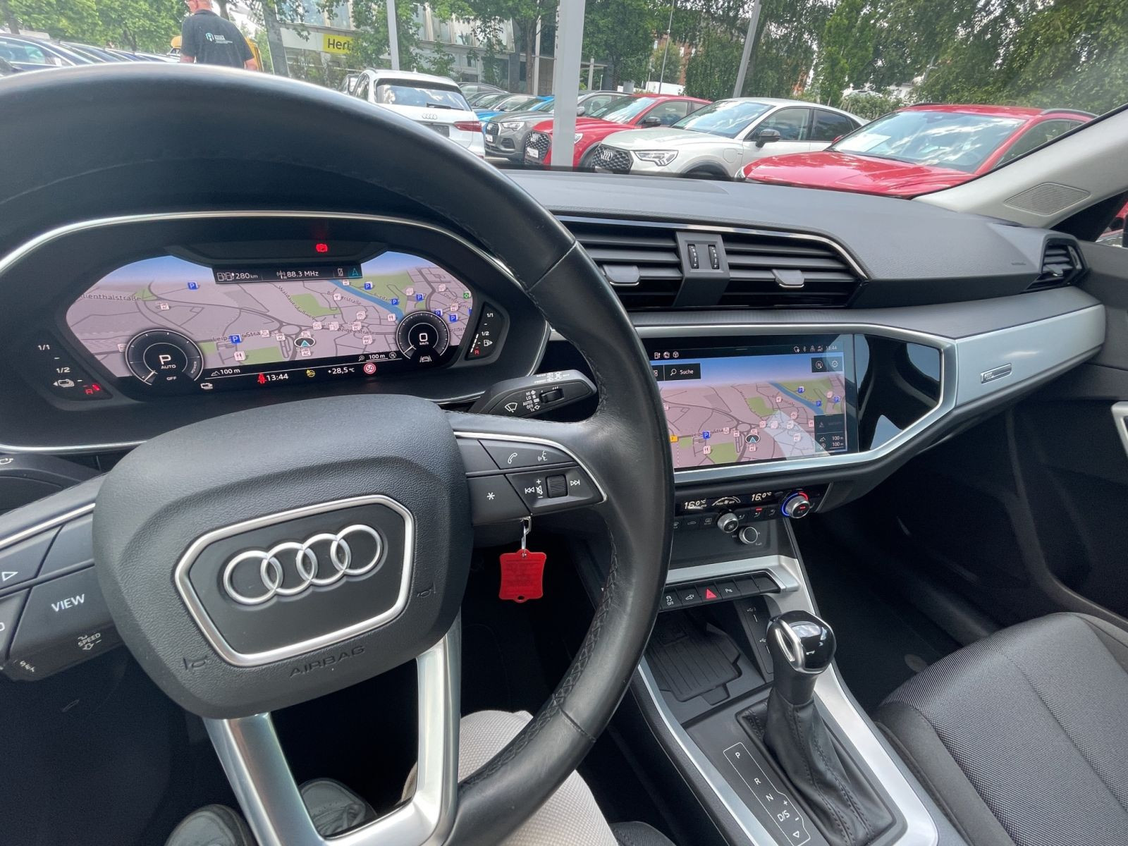 Audi - Q3_26