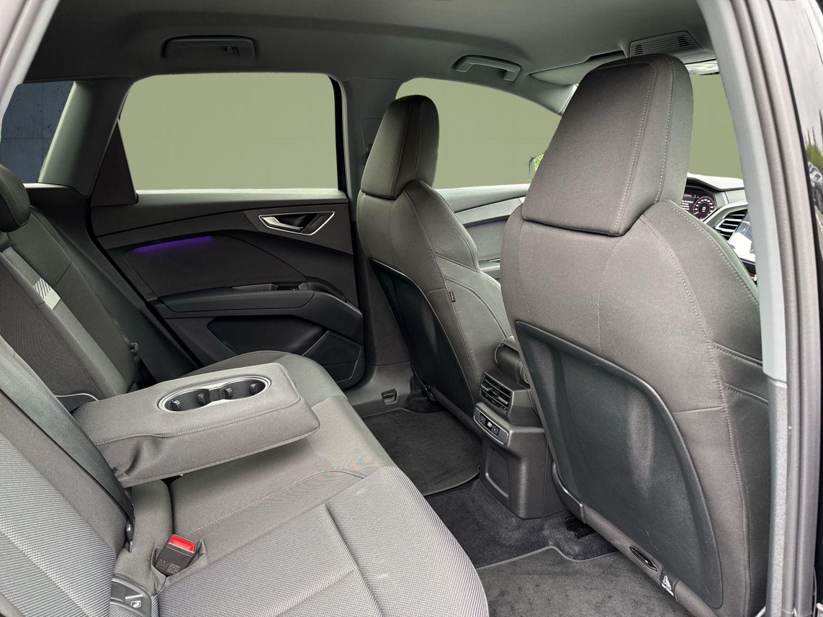 Audi - Q4_20