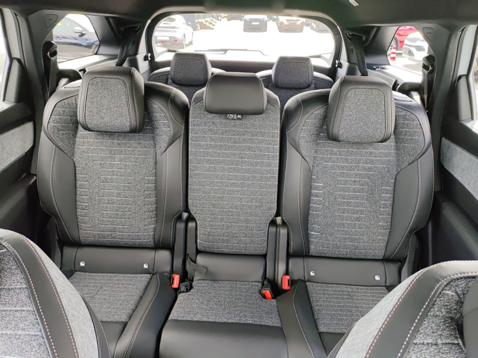 Peugeot - 5008_17